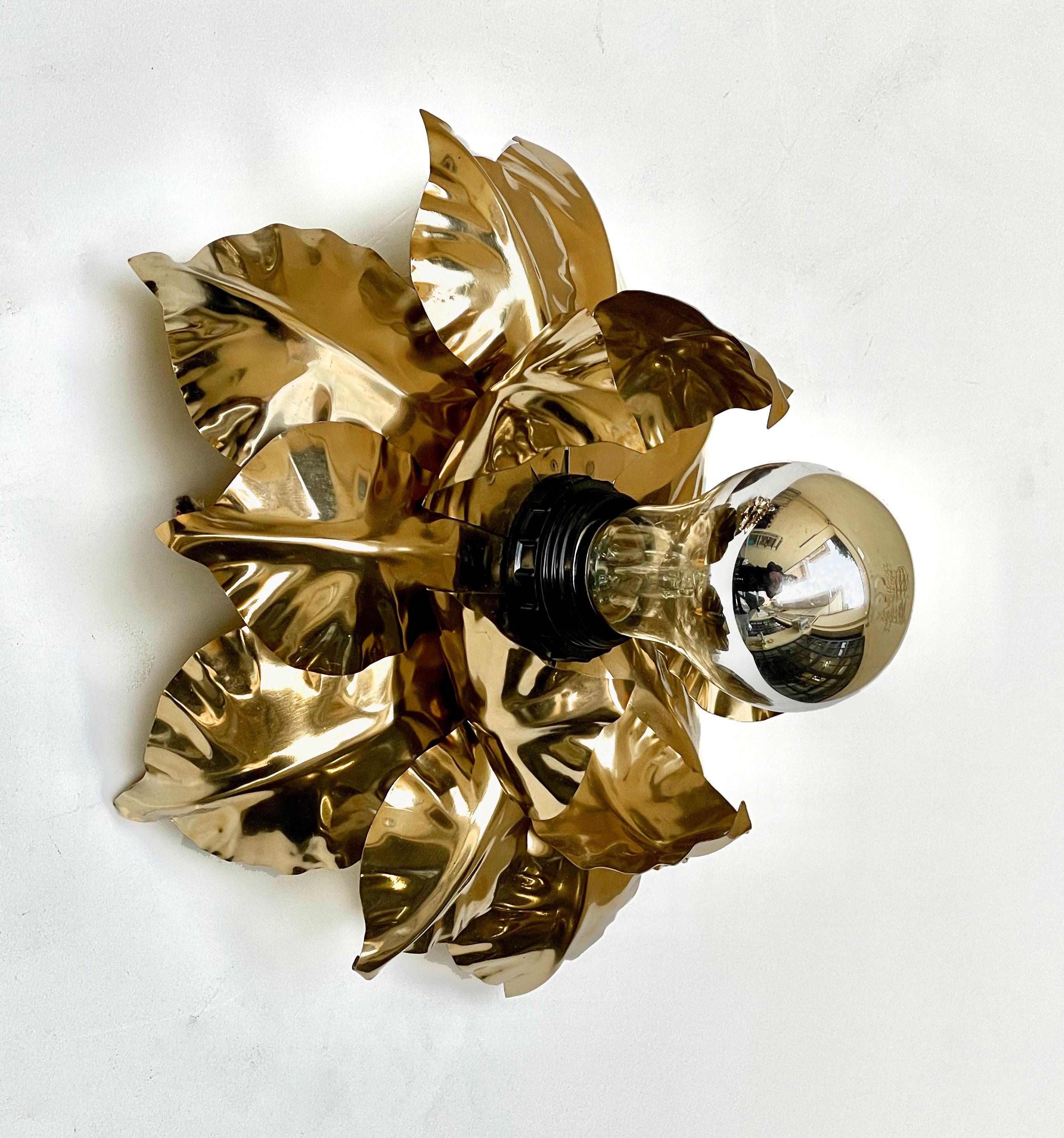 Banci Firenze Mid-Century Gilded Iron Flower Shaped Italian Sconce, 1970s For Sale 2