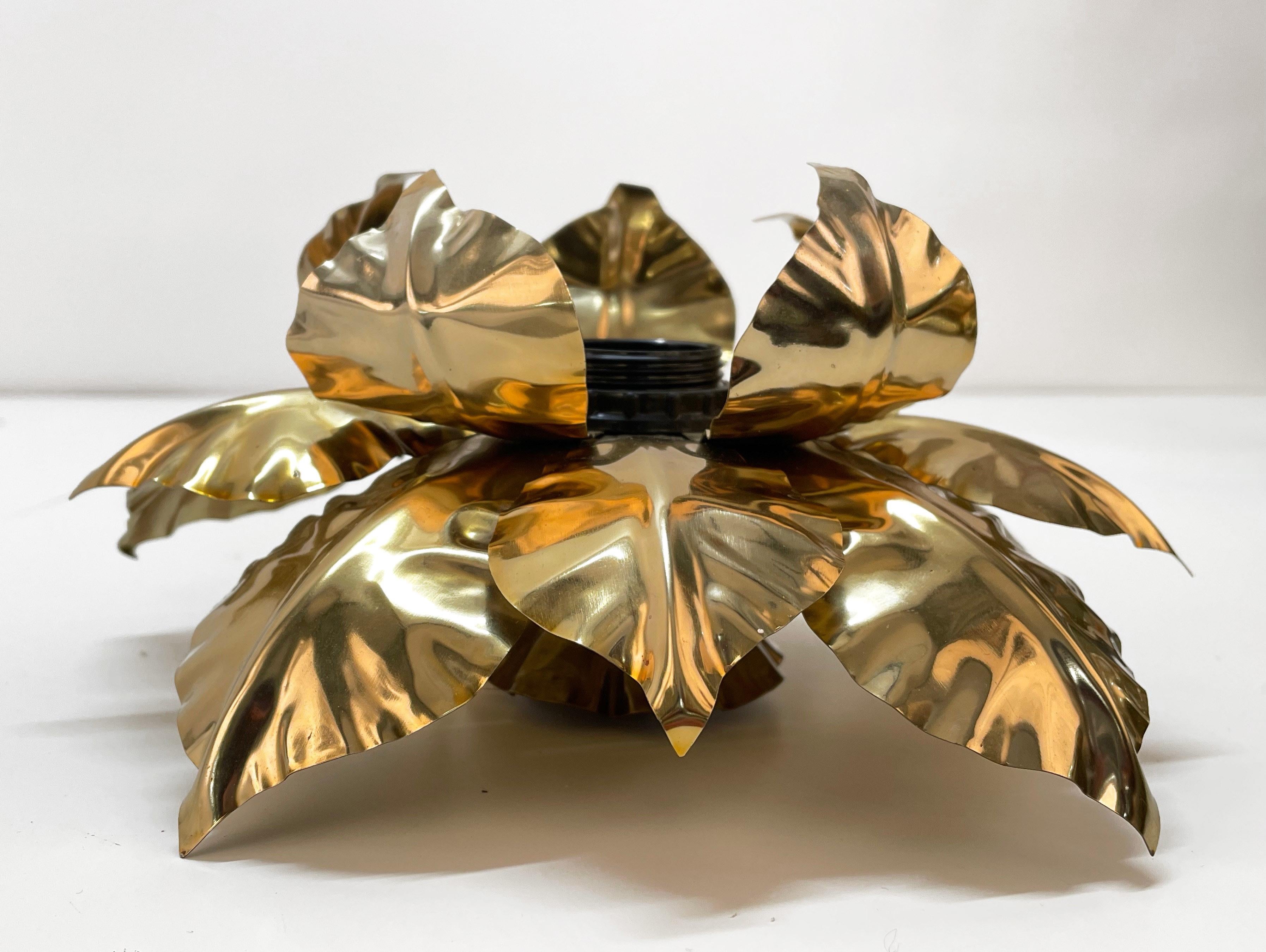 Banci Firenze Mid-Century Gilded Iron Flower Shaped Italian Sconce, 1970s For Sale 3