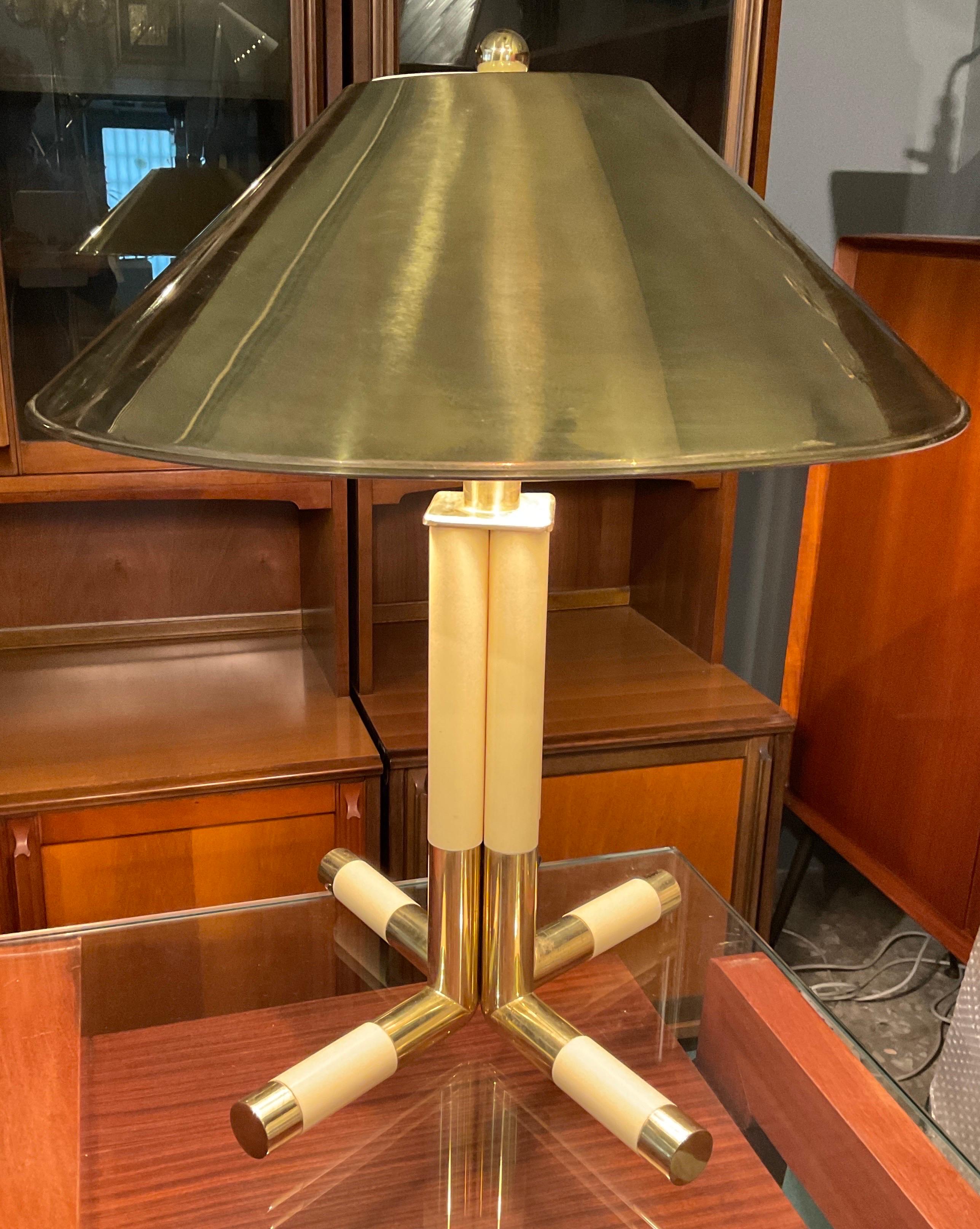 Italian Banci Giovanni table lamp in brass and ivory, Florence 1970 For Sale