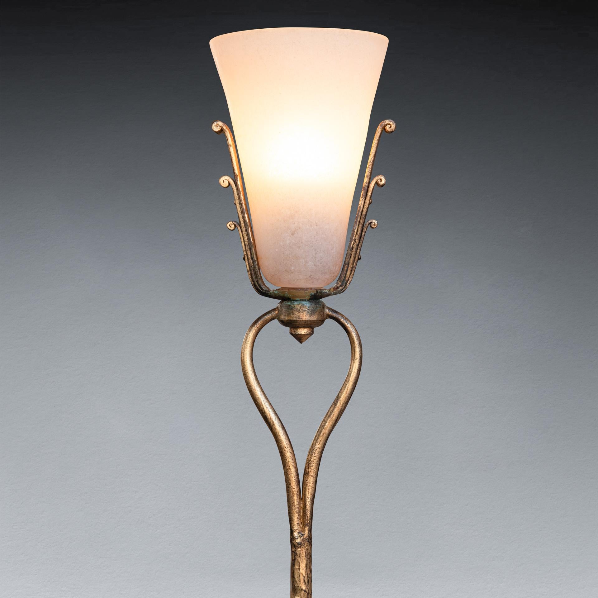 Dépoli Banci : ancien lampadaire en bronze doré  Avec abat-jour en verre - 1950/70 en vente
