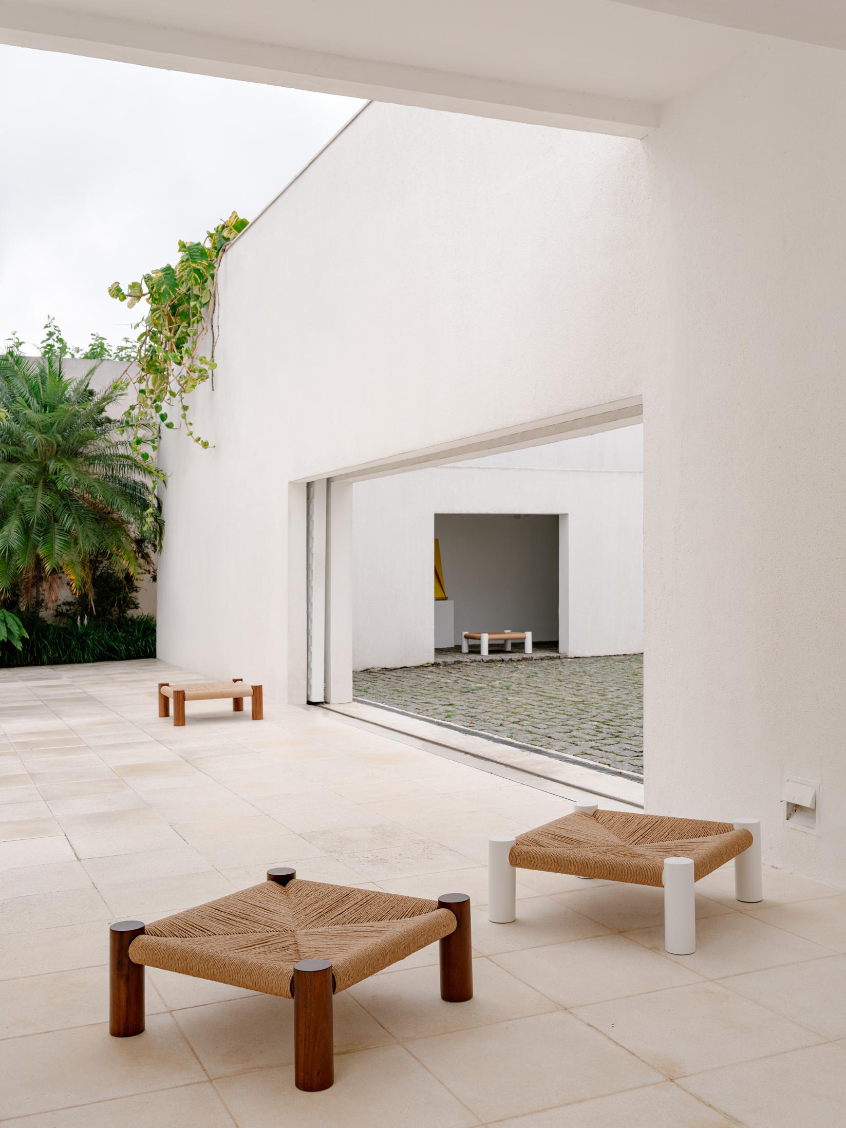 Banco Guarujá - Tabouret ou table d'appoint en Wood Naturel par Aurelio Martinez Flores Neuf - En vente à Sao Paulo, SP