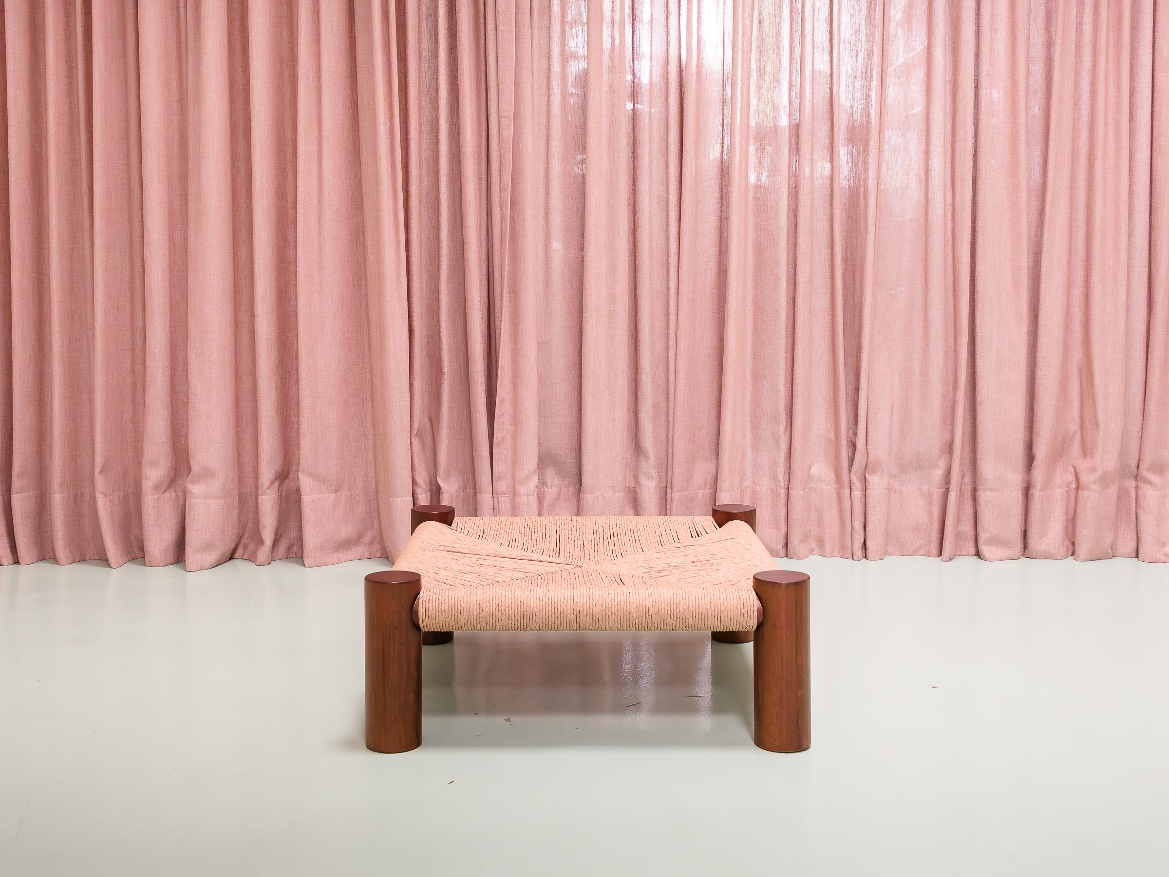 Banco Guarujá - Tabouret ou table d'appoint en Wood Naturel par Aurelio Martinez Flores en vente 1