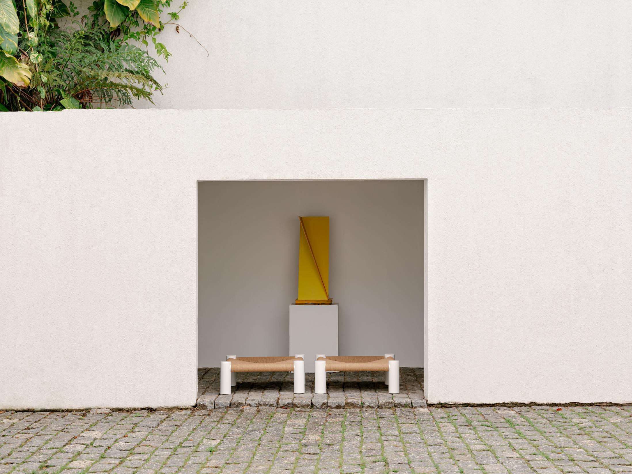 Banco Guarujá - Tabouret ou table d'appoint en blanc par Aurelio Martinez Flores en vente 3