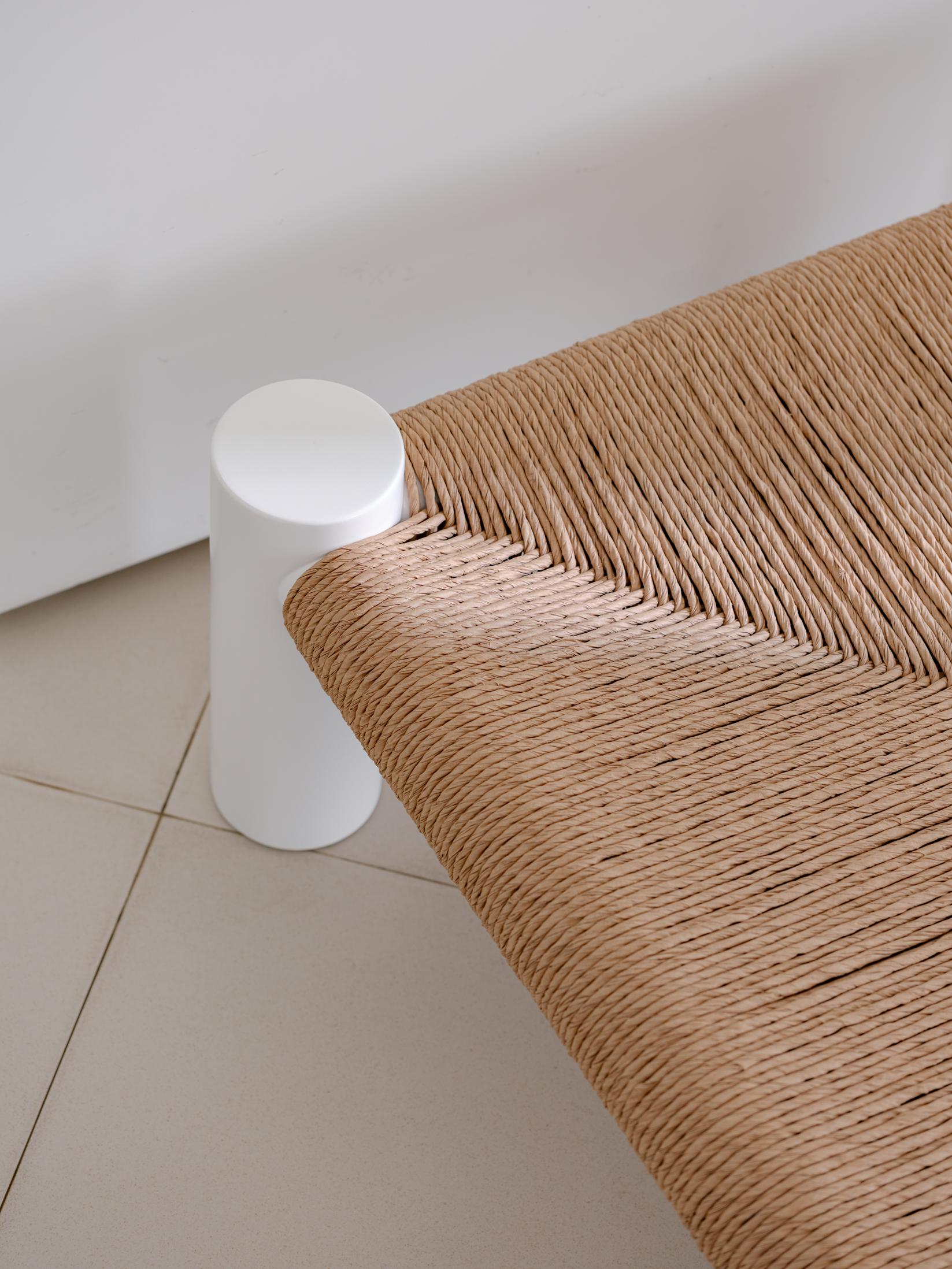 XXIe siècle et contemporain Banco Guarujá - Tabouret ou table d'appoint en blanc par Aurelio Martinez Flores en vente