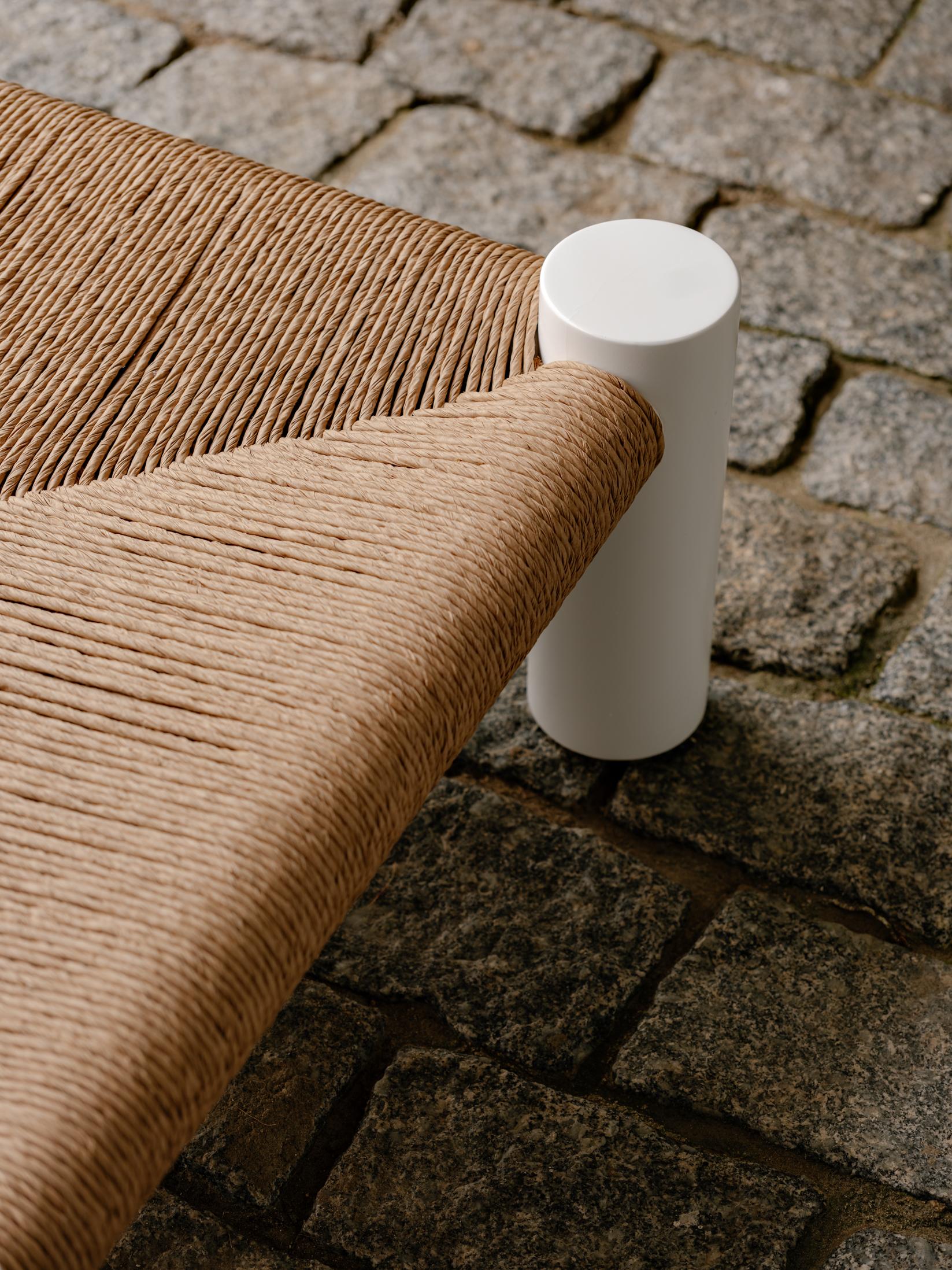 Corde en papier Banco Guarujá - Tabouret ou table d'appoint en blanc par Aurelio Martinez Flores en vente
