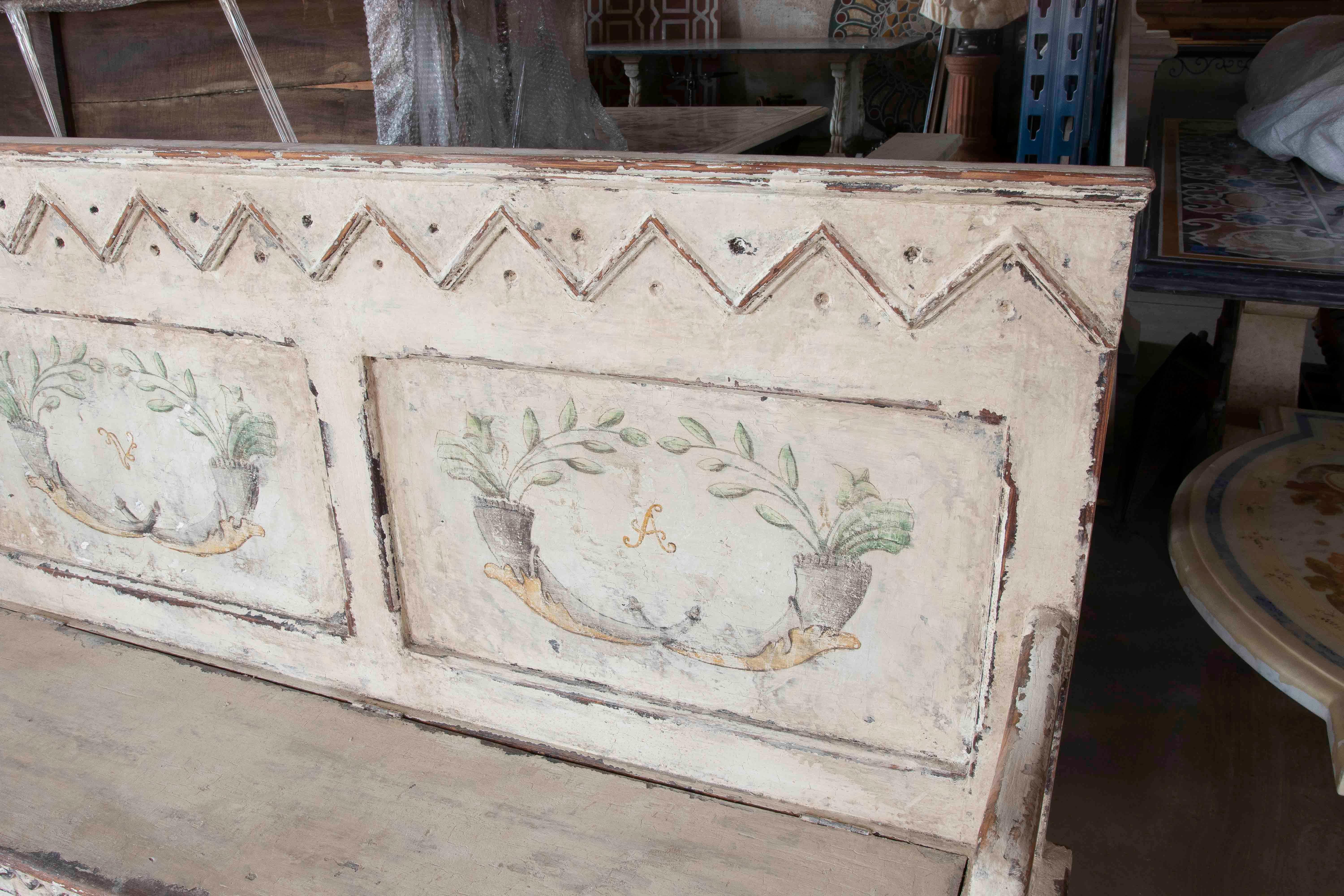 1950s Rustic Bench with Polychrome Interior Storage Trunk with Garlands In Good Condition For Sale In Marbella, ES