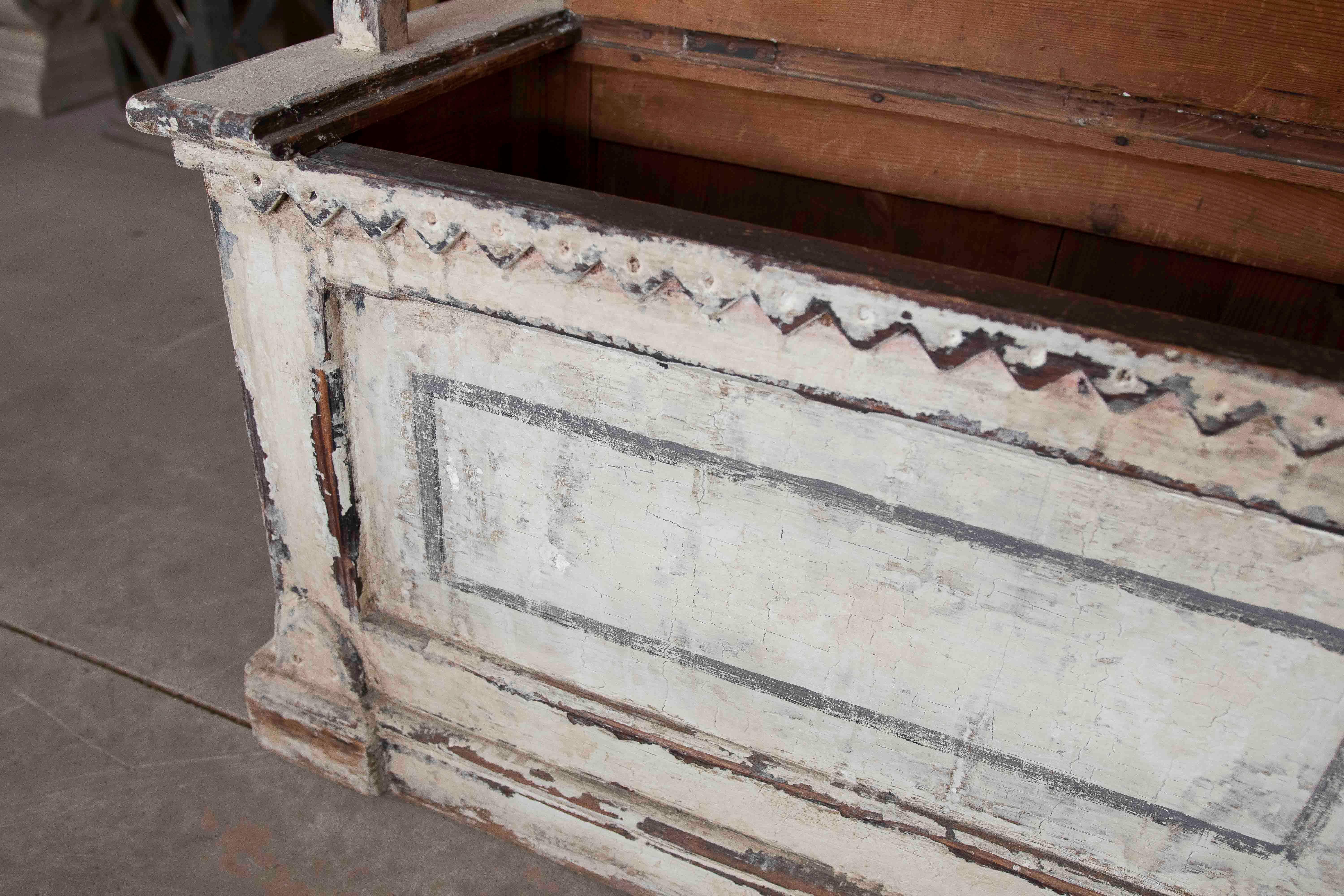 1950s Rustic Bench with Polychrome Interior Storage Trunk with Garlands For Sale 2