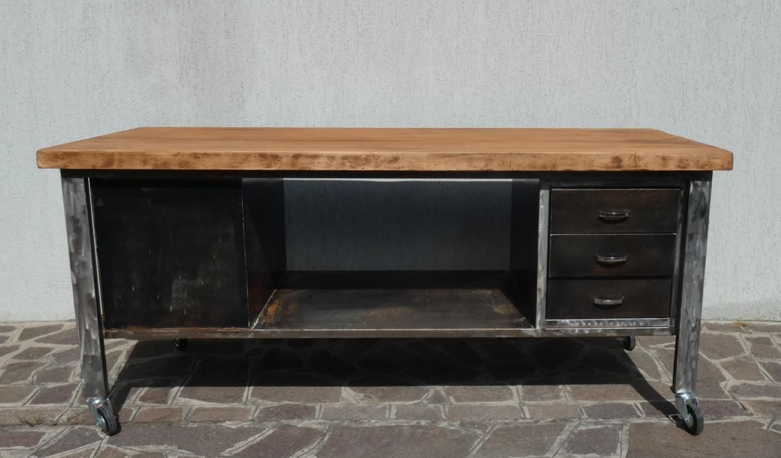 Industrieller Tresen aus Stahl und Nussbaum, Officina di Ricerca, 1970er Jahre (Late 20th Century) im Angebot