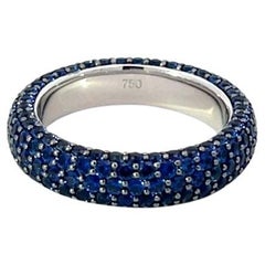 Exklusiver Ring mit blauen Saphiren und Diamanten aus 18 Karat Weißgold