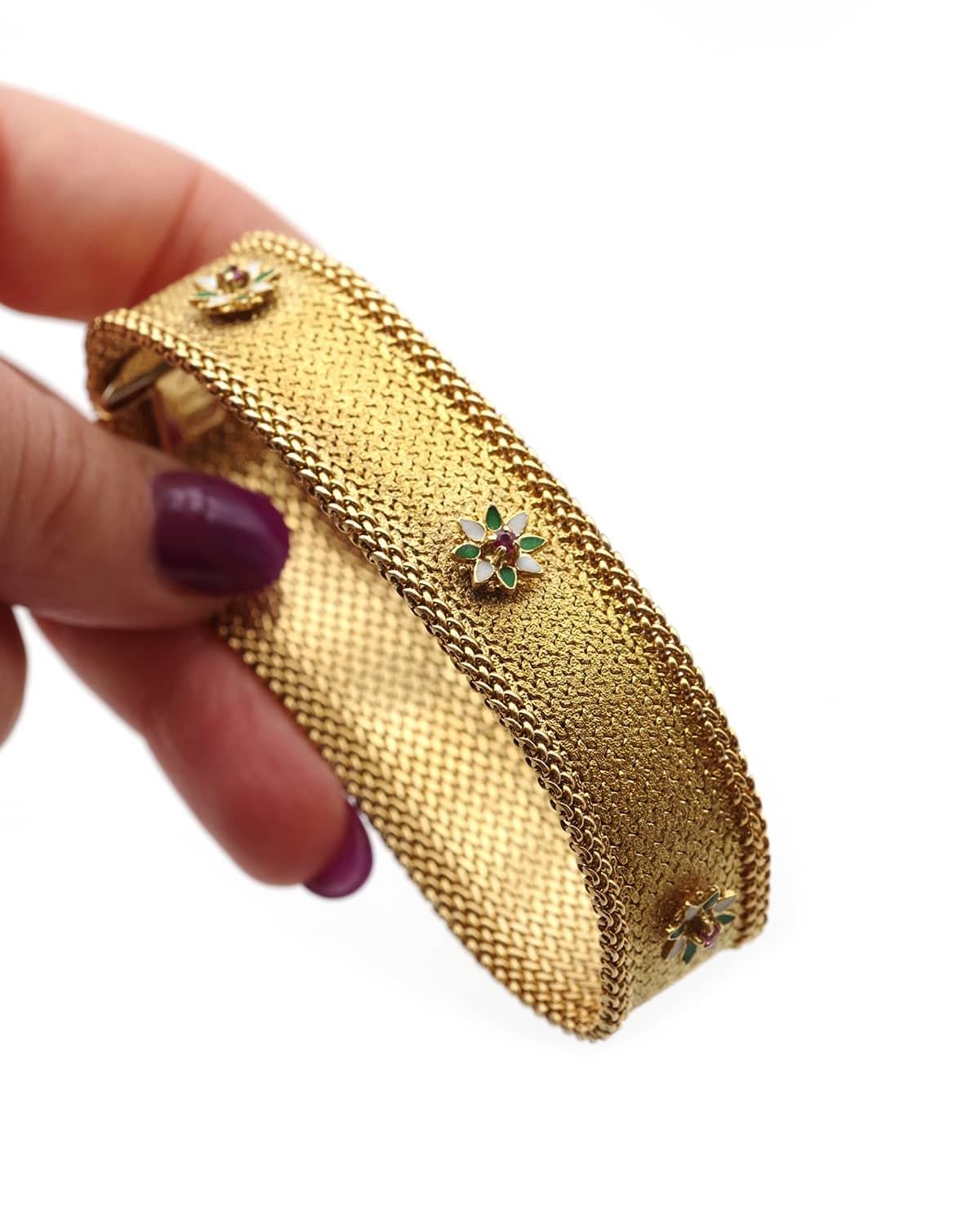 Bracelet signé UnoAErre avec fleurs émaillées de rubis en or 18k Bon état - En vente à PARIS, FR