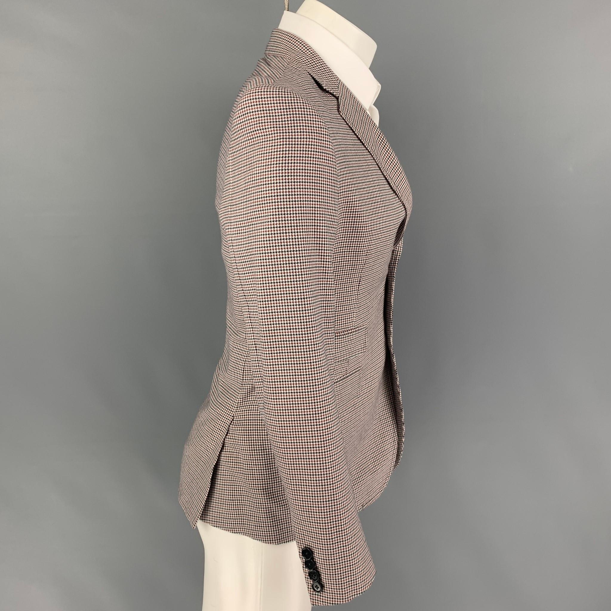 BAND OF OUTSIDERS sport coat comes in a white & navy houndstooth wool with a full liner featuring a notch lapel, flap pockets, double back vent, and a double button closure. Made in USA.

Very Good Pre-Owned Condition.
Marked: