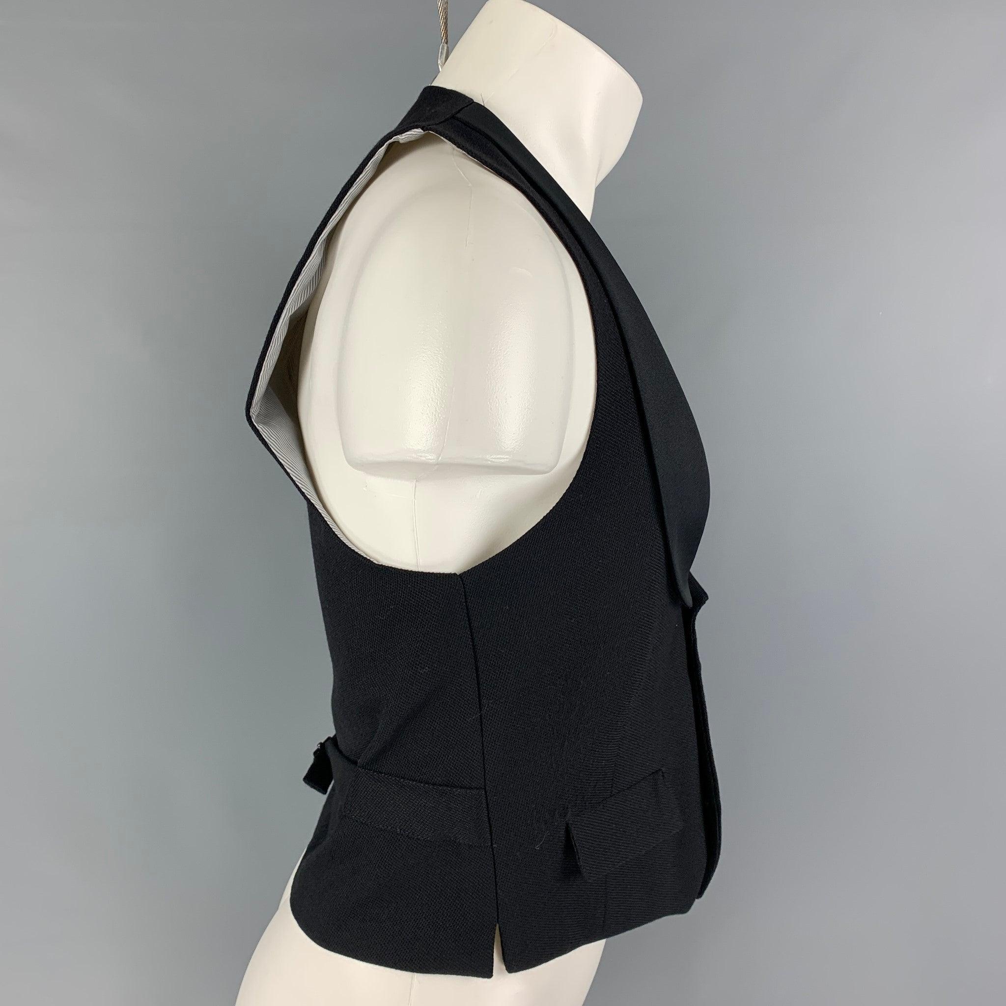 BAND OF OUTSIDERS vest comes in a black silk with a stripe lining featuring a shawl collar, flap pockets, adjustable back strap, and a buttoned closure. Made in USA.
Excellent
Pre-Owned Condition. 

Marked:   2 

Measurements: 
 
Shoulder: 11 inches