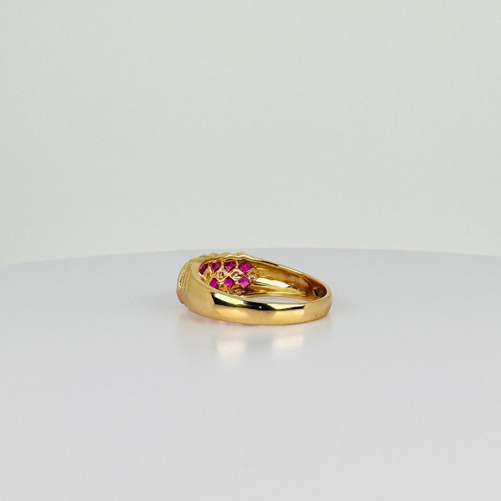 Bague en or jaune 18k avec rubis et diamants carrés facettés ca 0.48 carat en vente 5