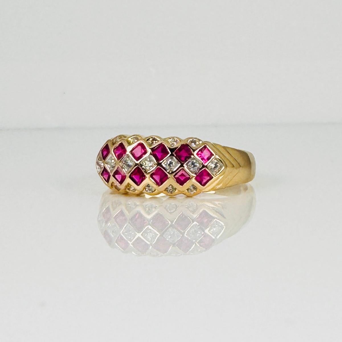 Bague en or jaune 18k avec rubis et diamants carrés facettés ca 0.48 carat en vente 7