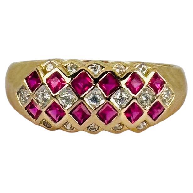 Bague en or jaune 18k avec rubis et diamants carrés facettés ca 0.48 carat
