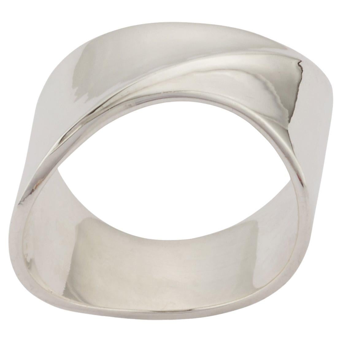 Bague à anneau en argent sterling poli en vente