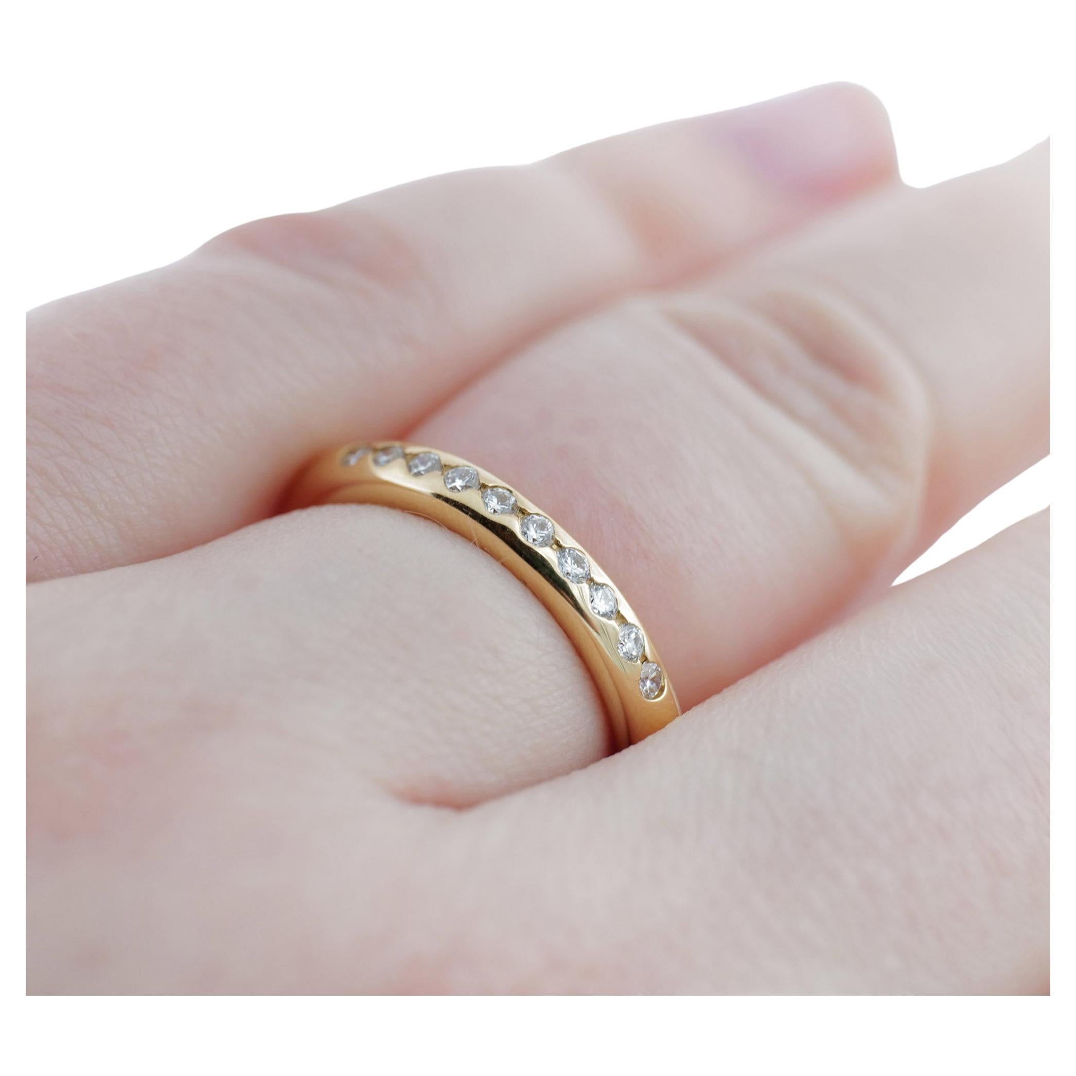 Band ring in yellow gold with 10 brilliant-cut diamonds