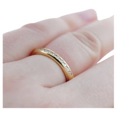 Band ring in yellow gold with 10 brilliant-cut diamonds