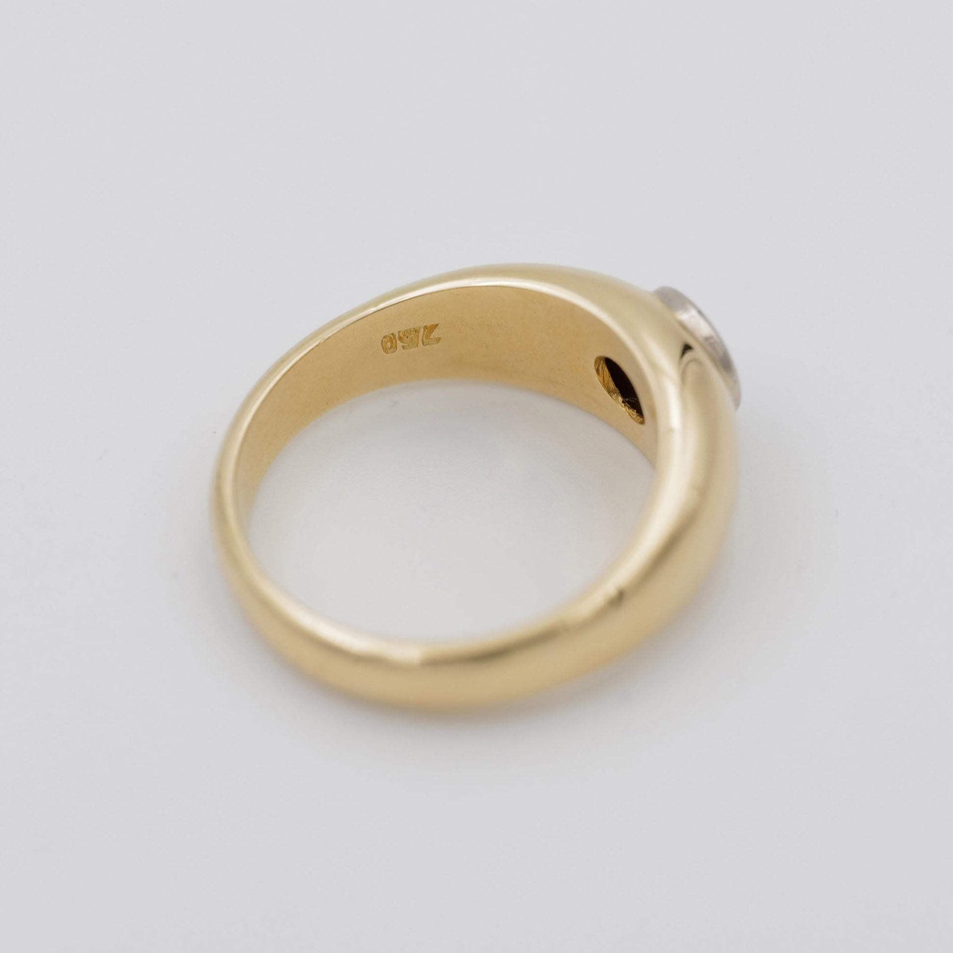 Modern Band ring in yellow gold with brilliant-cut diamond For Sale