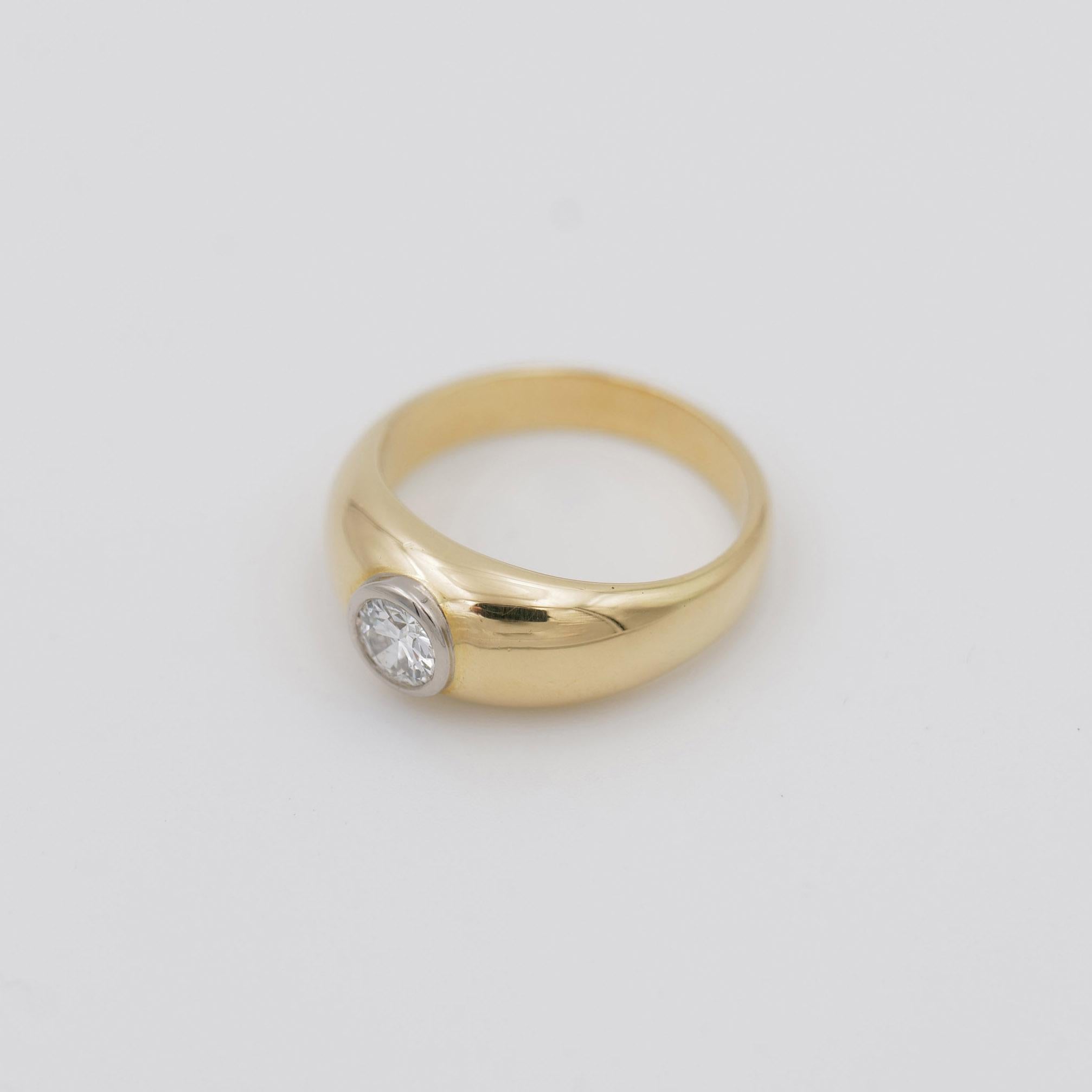 German Band ring in yellow gold with brilliant-cut diamond For Sale