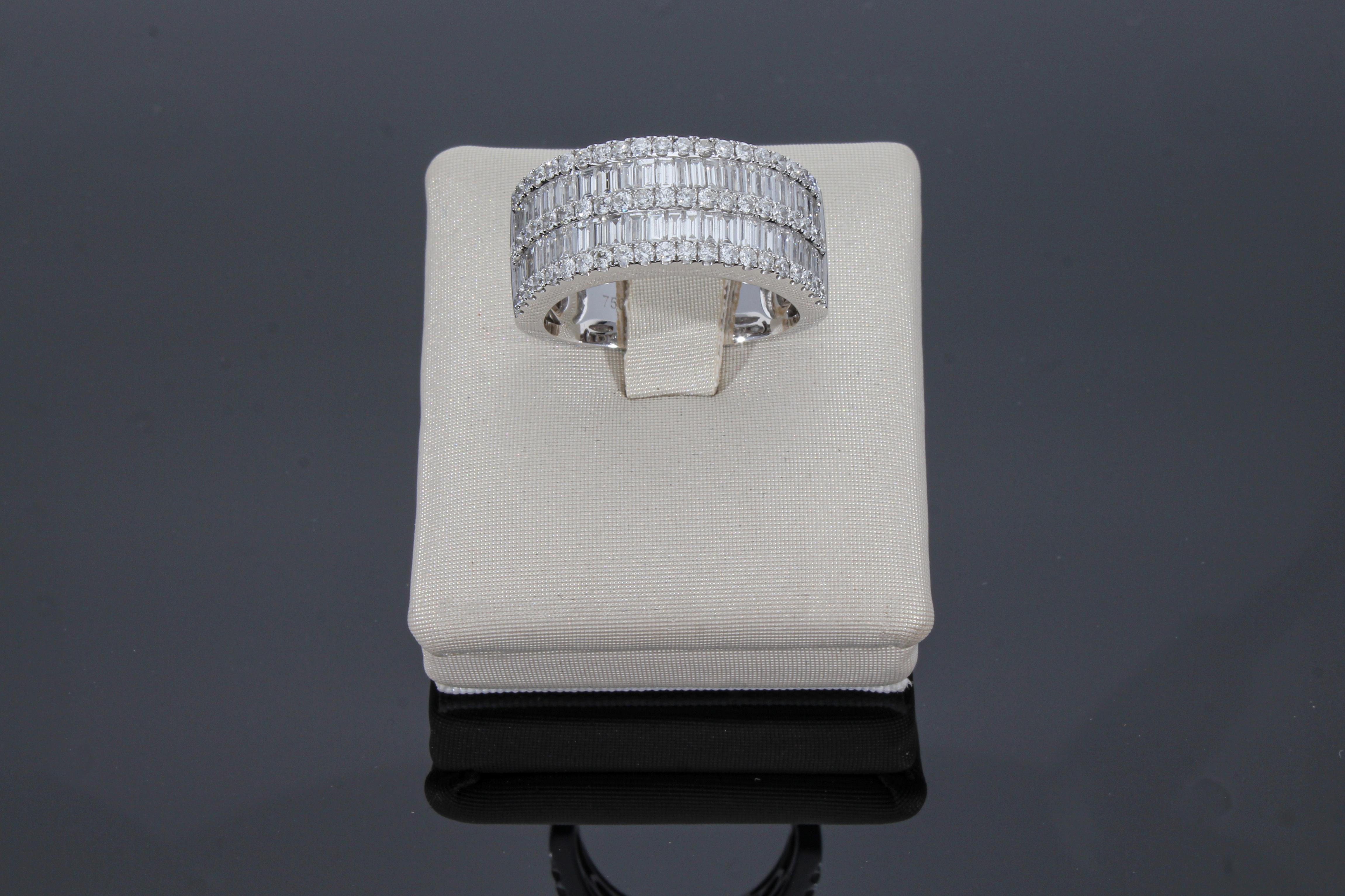 Band Ring with 2.03 Ct of Brilliant and Baguette Cut Diamonds, 18 Kt White Gold  For Sale 4