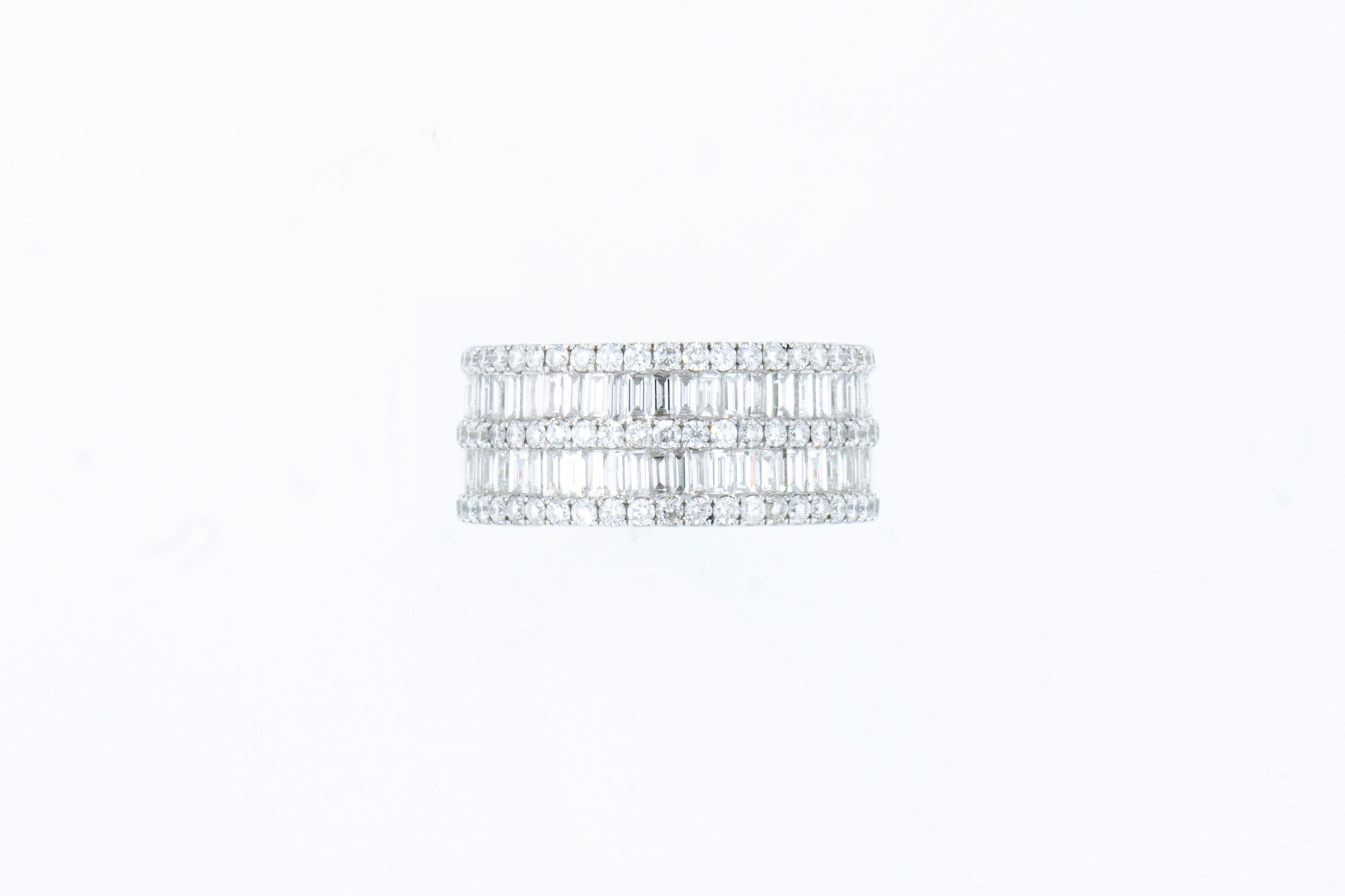 The band ring is made up of 2 rows of baguette-cut diamonds and 3 rows of brilliant-cut diamonds. 
The total carat weight is 2.03 ct. 
The ring is in 18 Kt white gold.
The manufacture is Made in Italy.
It is possible to slightly change the size and