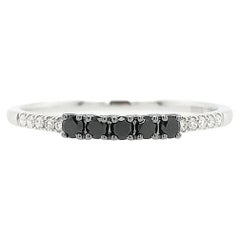 Bague en or 18 carats avec diamants noirs et diamants blancs