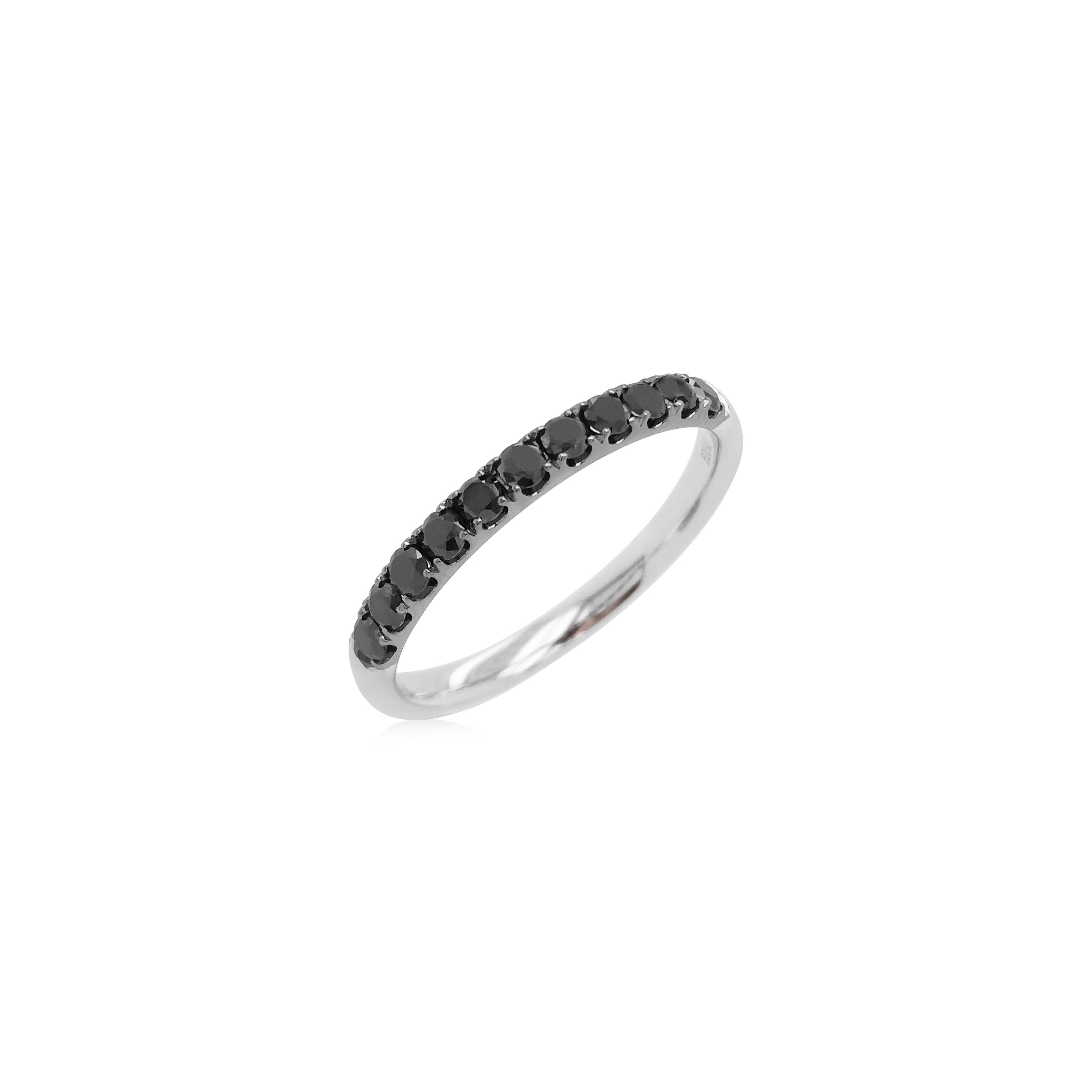 Contemporary Band Ring with Black Diamonds made in 18K Gold For Sale