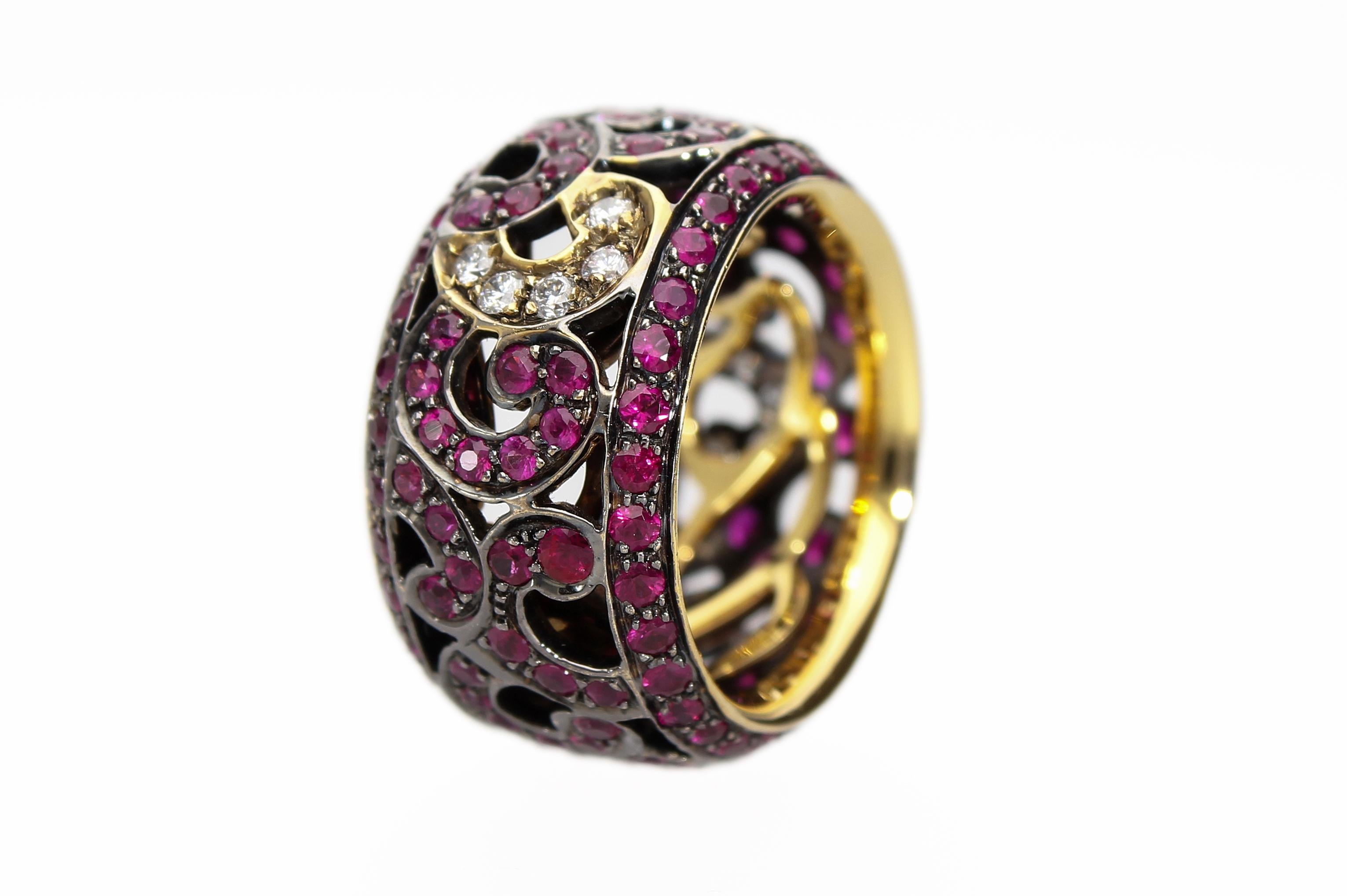 Bague d'ternit avec 4,13 carats de rubis et 0,25 carat de diamants. Fabrique en Italie en vente 4