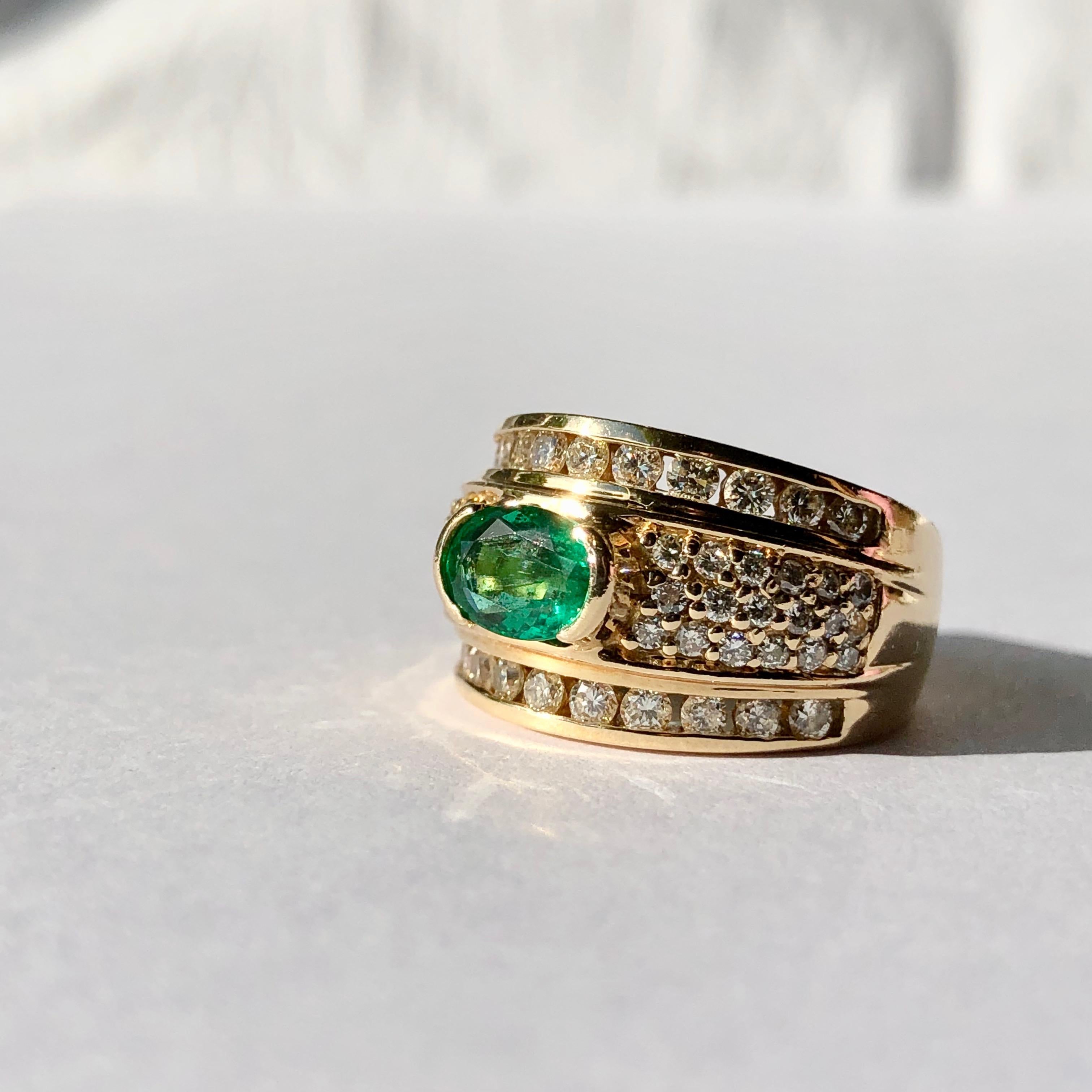 Modern Band Ring With Oval 1ct Emerald 1.50ct Round Brilliant Cut Diamonds 18k Gold For Sale