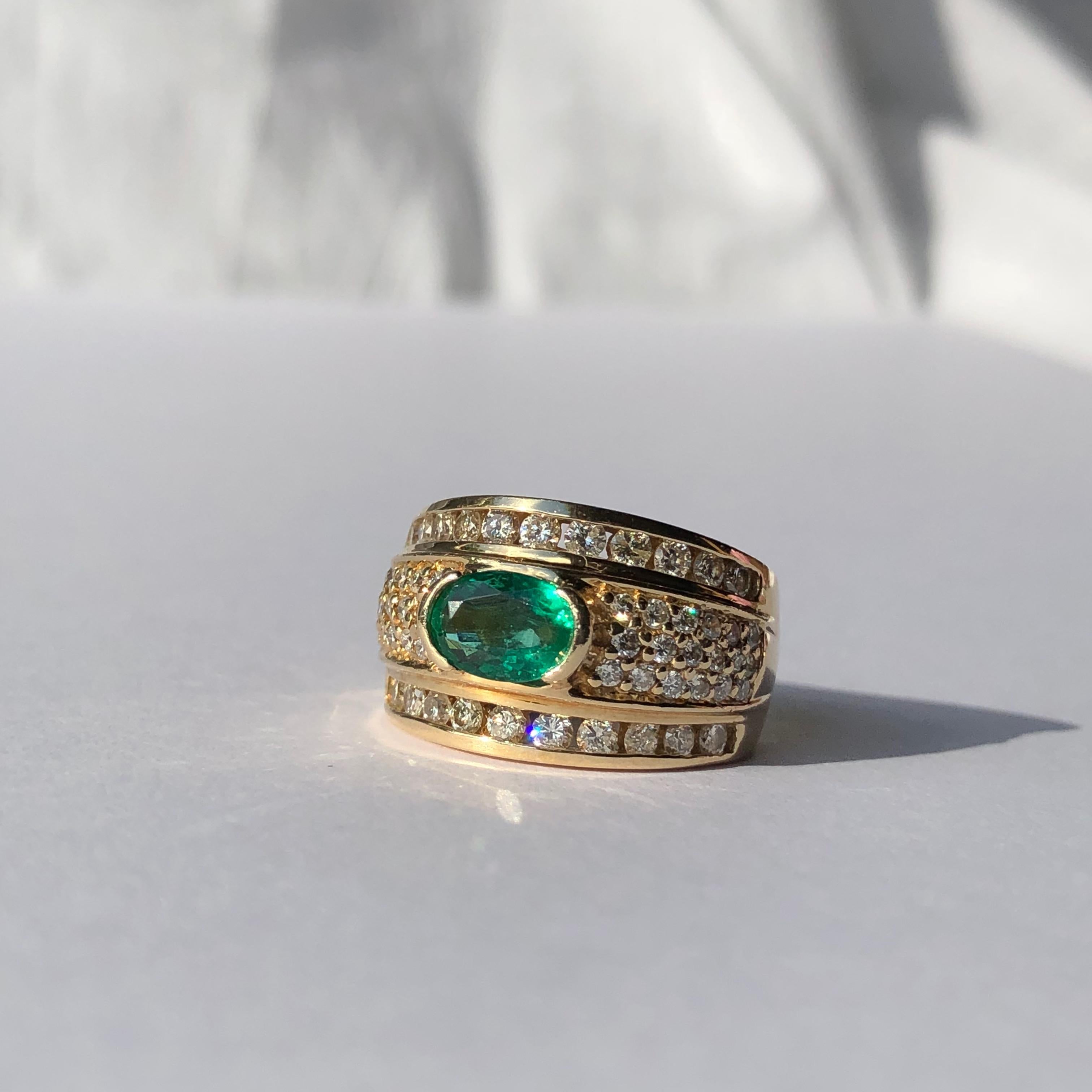 Women's or Men's Band Ring With Oval 1ct Emerald 1.50ct Round Brilliant Cut Diamonds 18k Gold For Sale