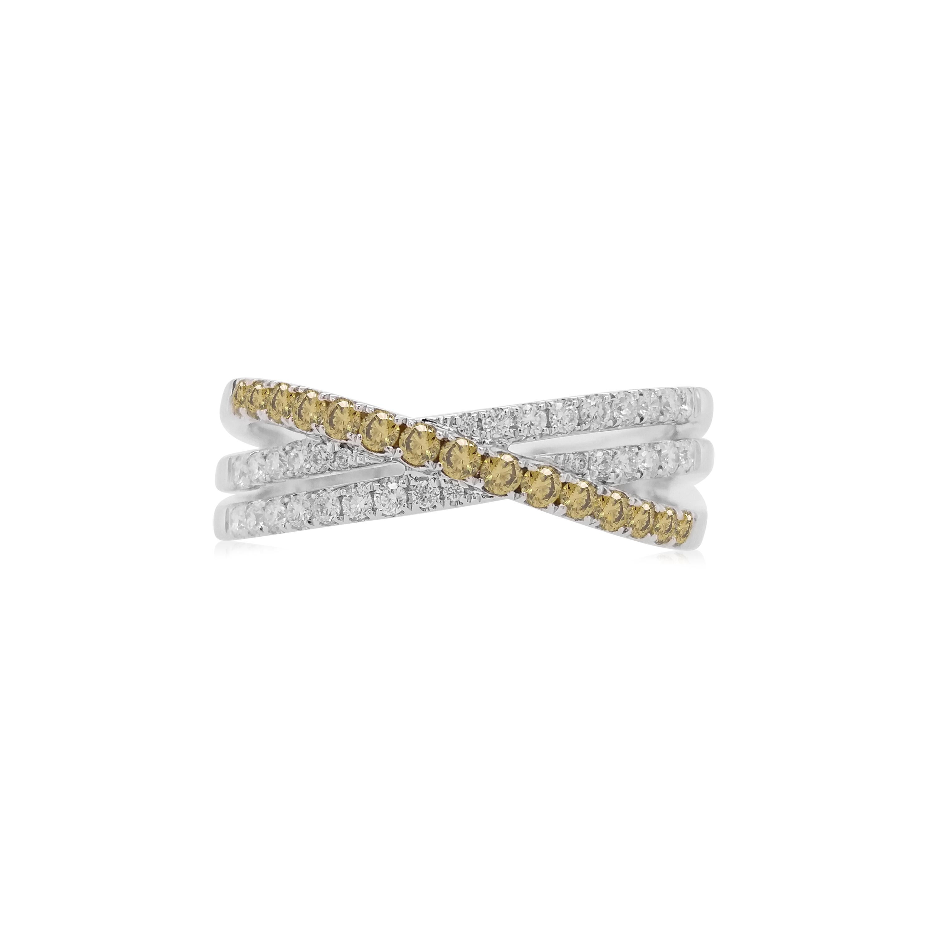 Un elegante anillo de banda con un nuevo aspecto, único y hermoso con diamantes verdes poco comunes

Diamante verde - 0,23 cts
Diamante Blanco - 0.2ct 

HYT Jewelry es una empresa privada con sede en Hong Kong y sucursales en Tokio, Nueva York y