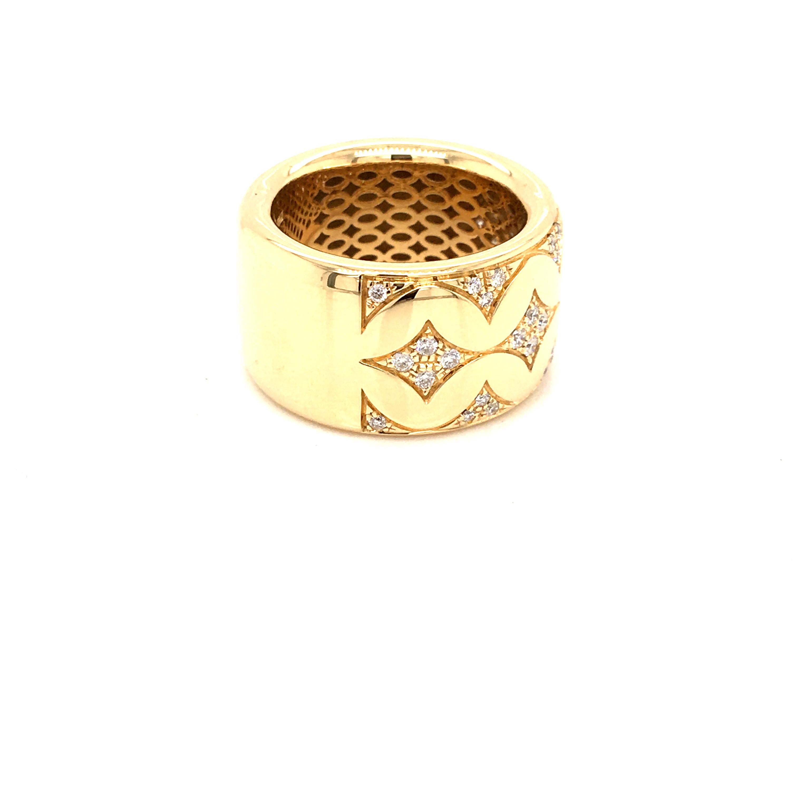 Round Cut Band Ring Yellow Gold with Diamonds Made in Italy For Sale