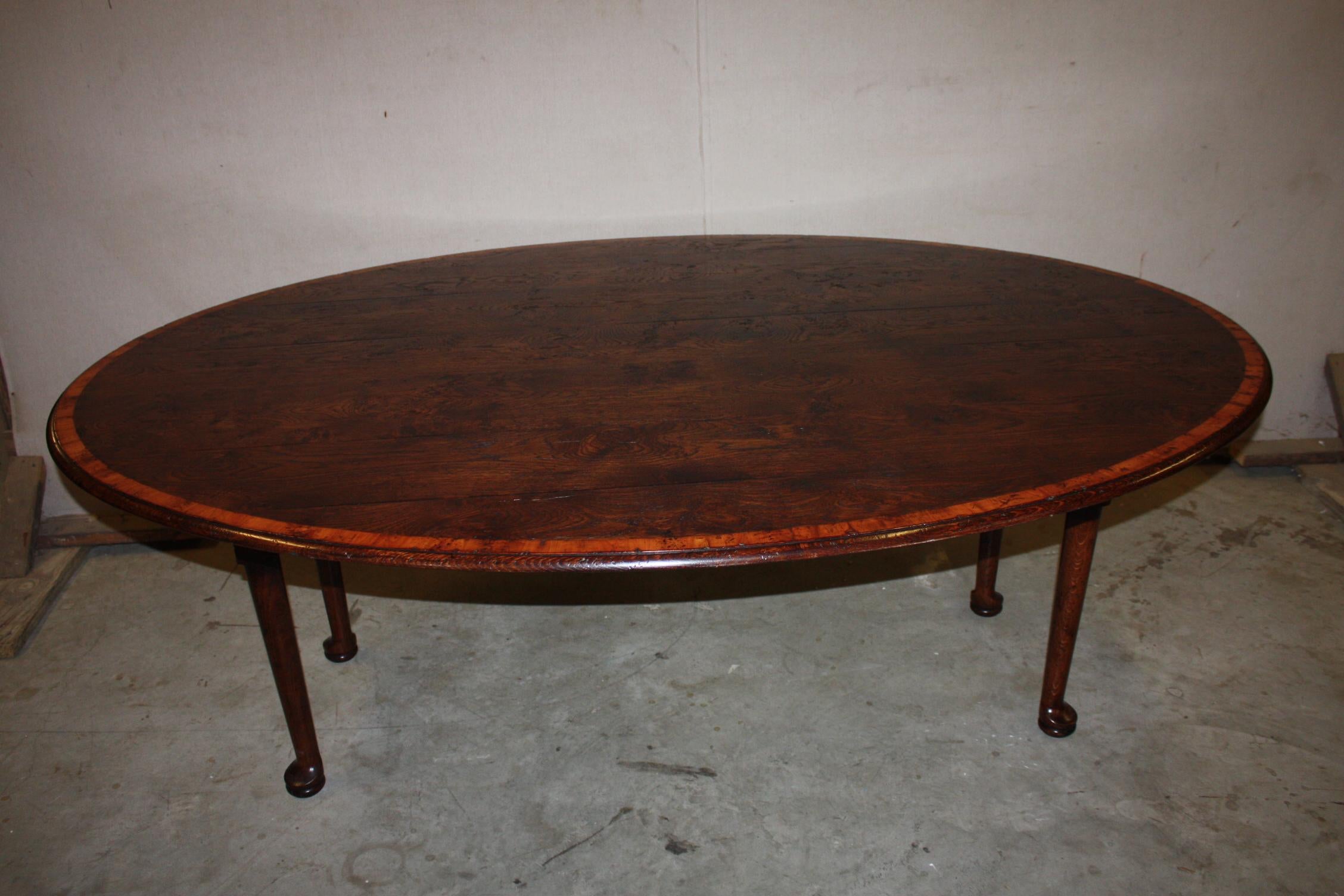 Banded Oval English Oak Padfoot Dinning Table In Excellent Condition For Sale In Fairhope, AL