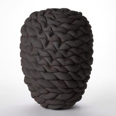 Banded Black Convex Fold II, Skulptur aus schwarzem Parianporzellan von Steven Edwards