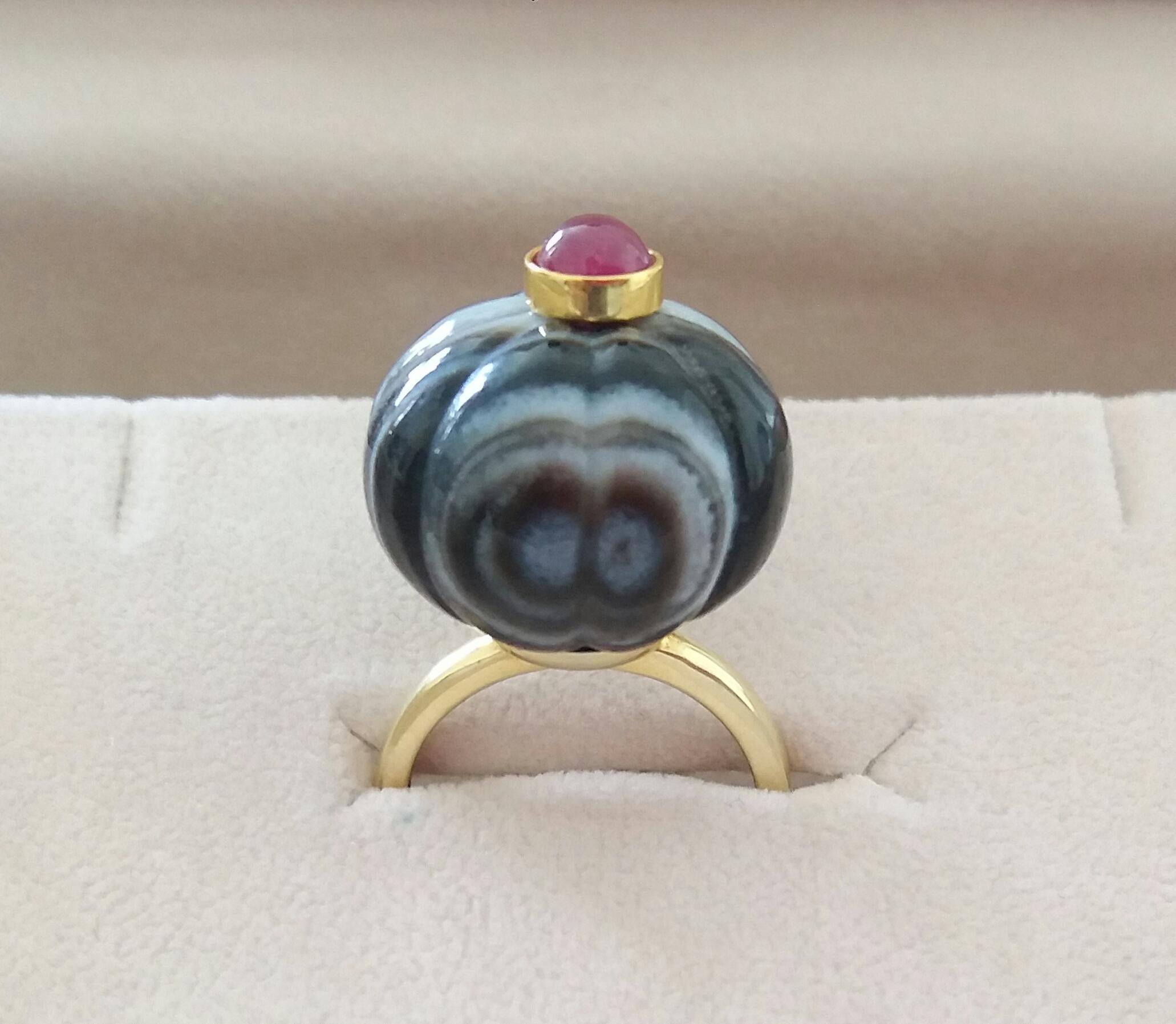 Banded Black Onyx Turban Fashion Ring Ruby Cabochon 14 Karat Solid Yellow Gold For Sale 4
