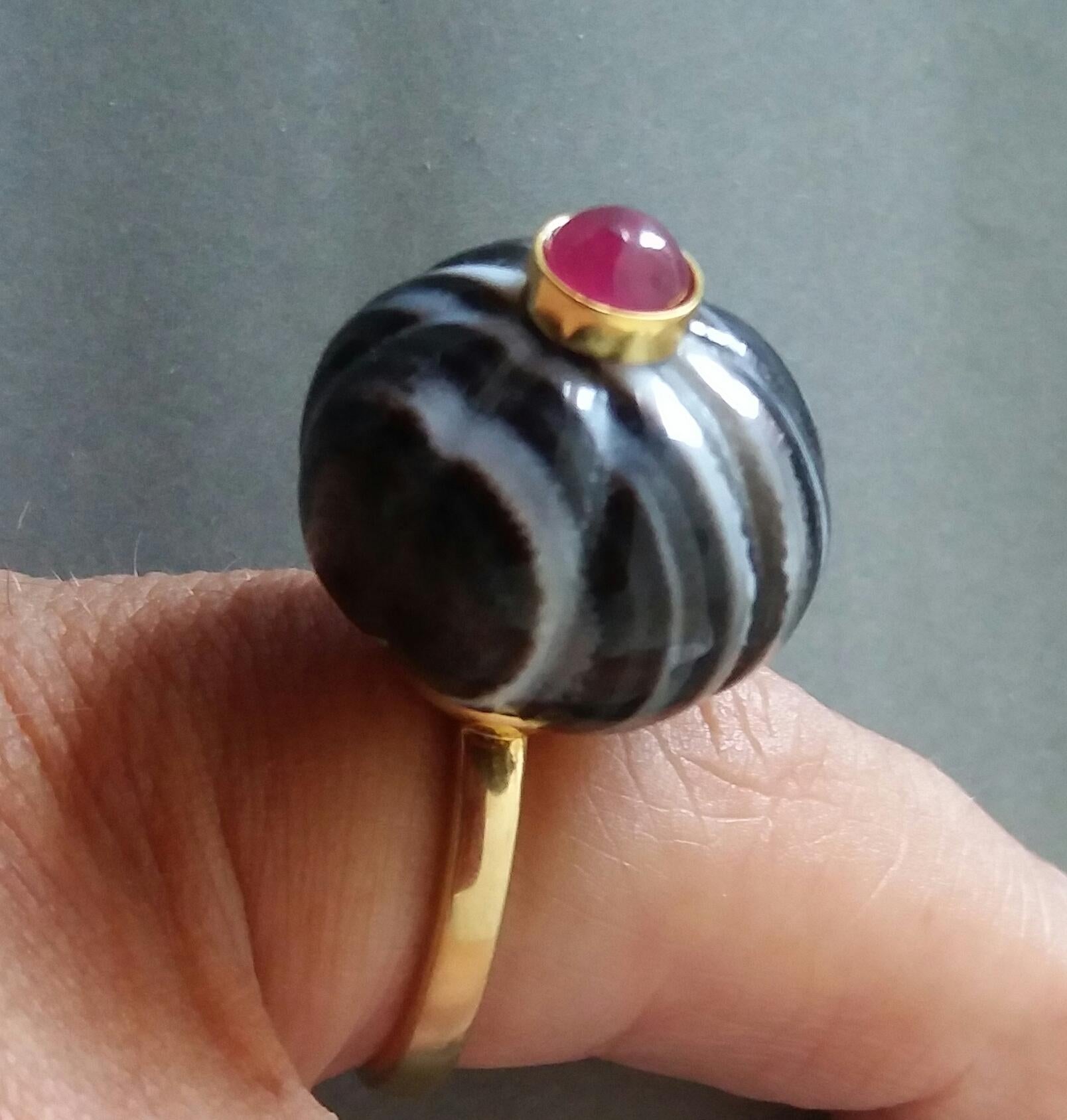 Bead Banded Black Onyx Turban Fashion Ring Ruby Cabochon 14 Karat Solid Yellow Gold For Sale