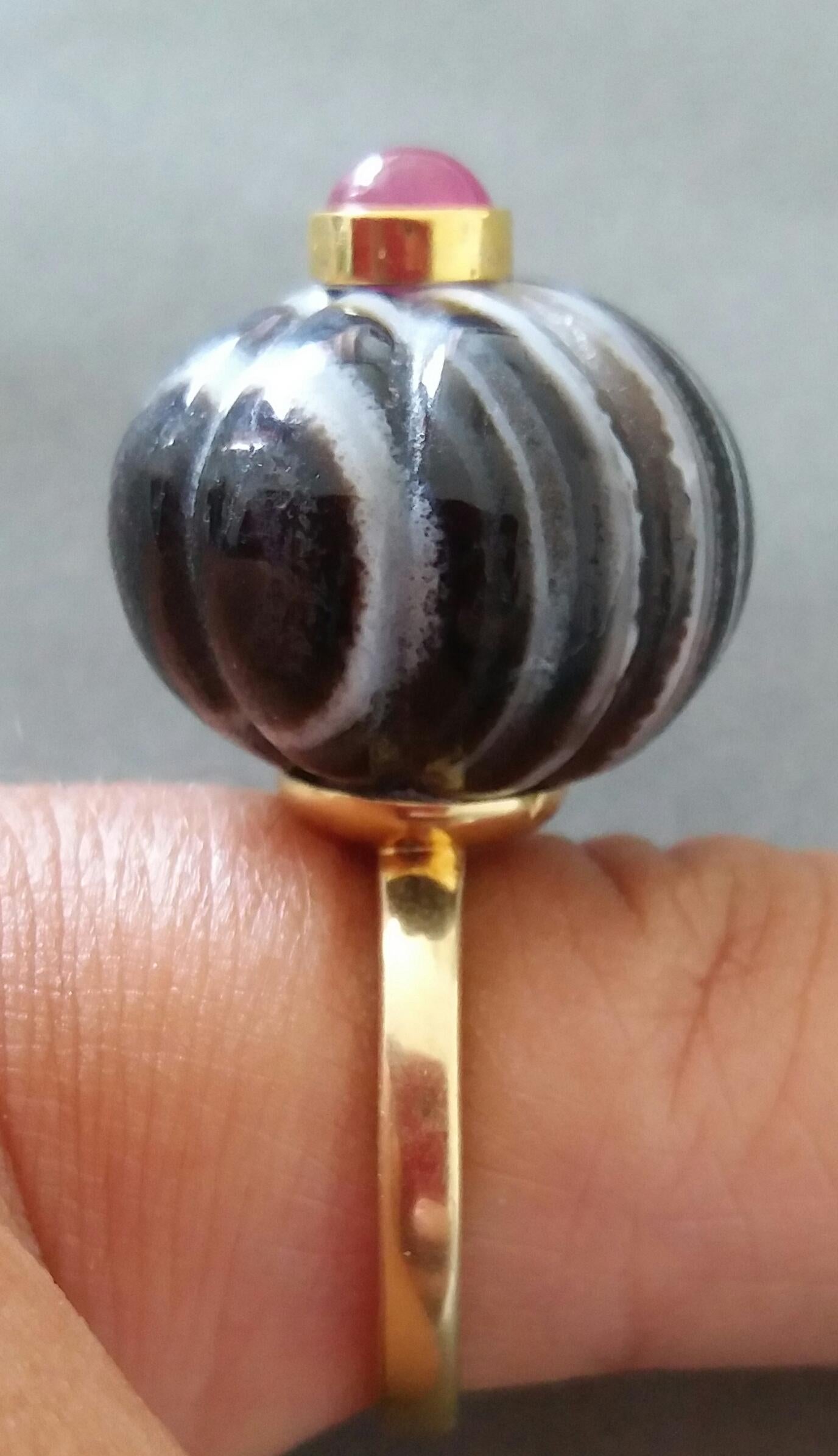 Banded Black Onyx Turban Fashion Ring Ruby Cabochon 14 Karat Solid Yellow Gold In Excellent Condition For Sale In Bangkok, TH