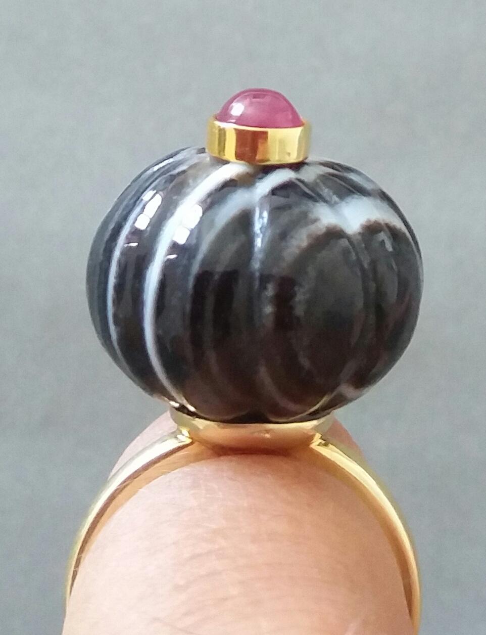 Women's Banded Black Onyx Turban Fashion Ring Ruby Cabochon 14 Karat Solid Yellow Gold For Sale