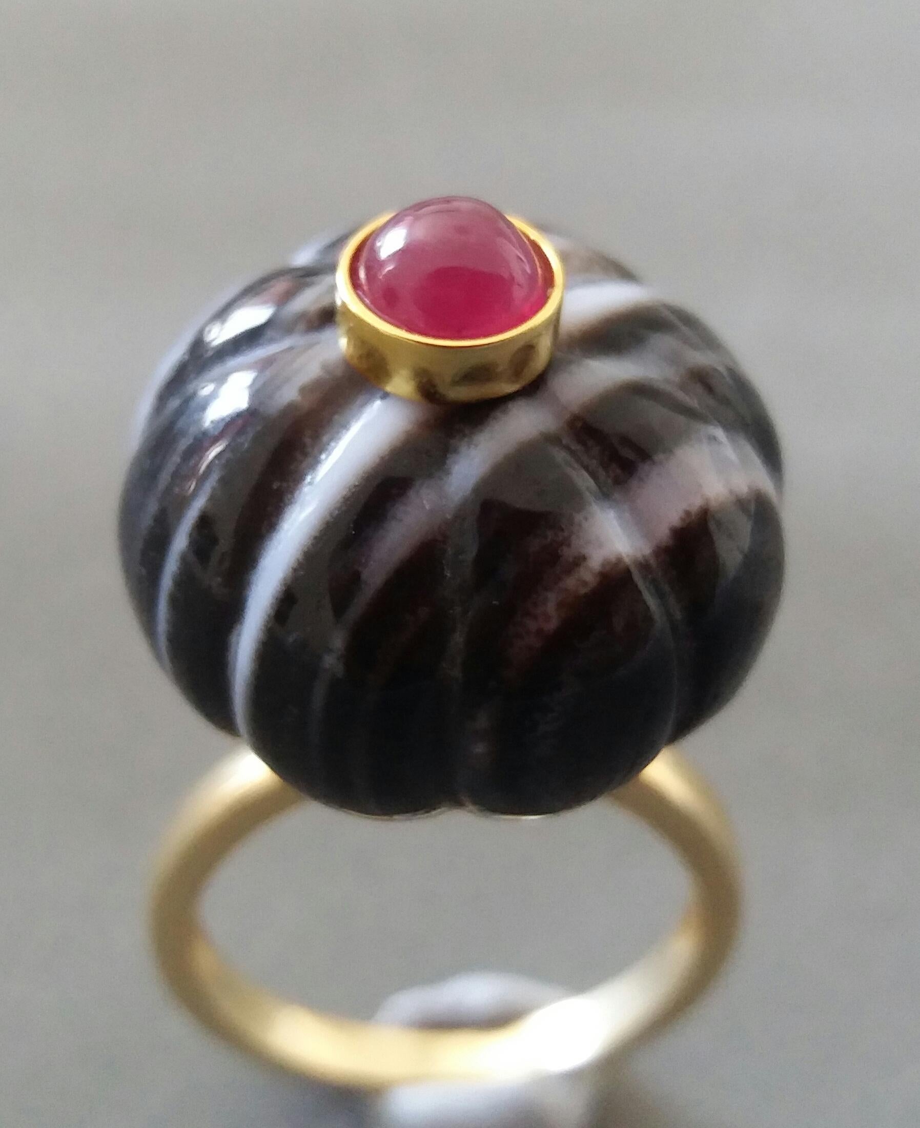 Banded Black Onyx Turban Fashion Ring Ruby Cabochon 14 Karat Solid Yellow Gold For Sale 1