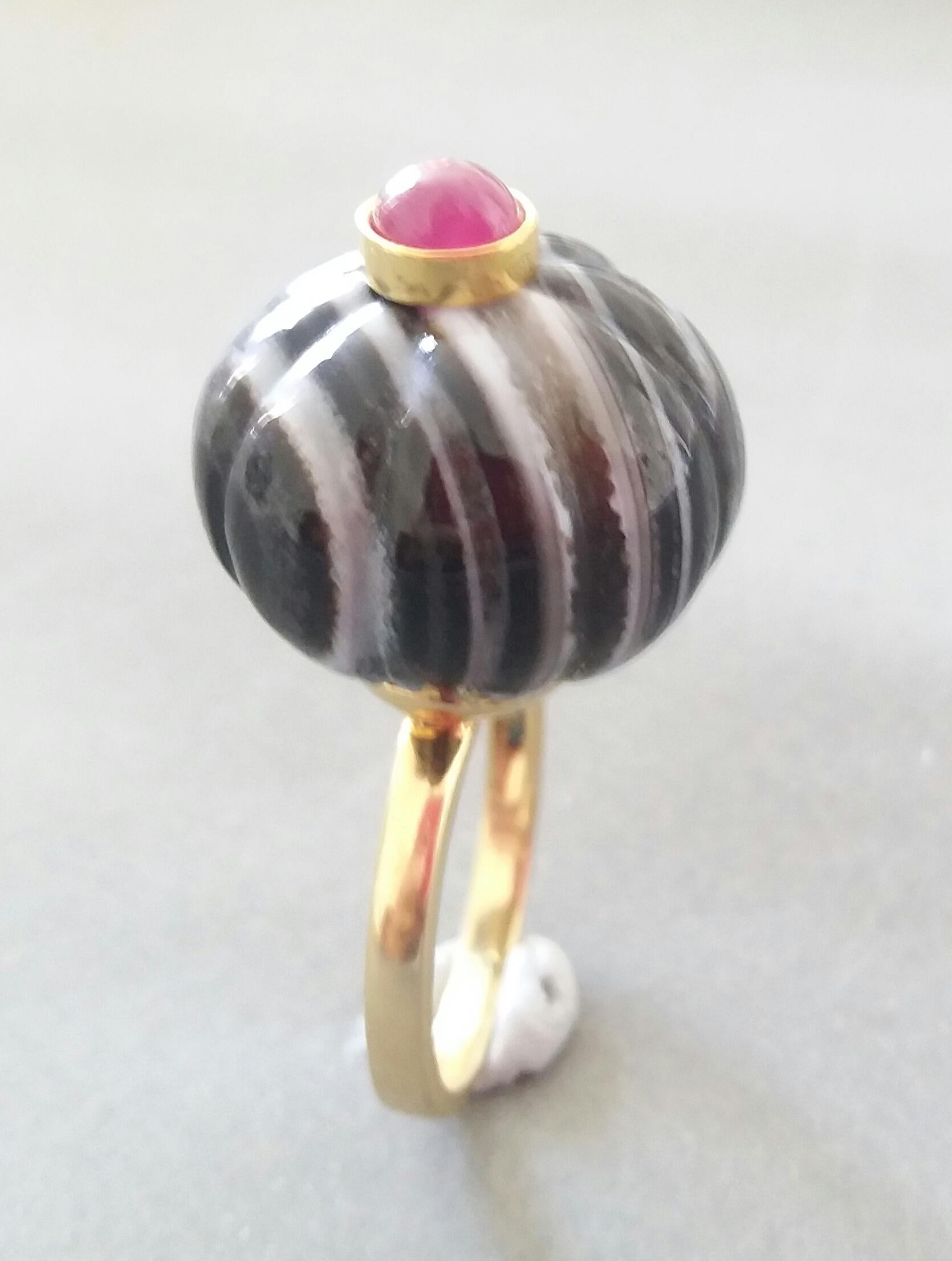Banded Black Onyx Turban Fashion Ring Ruby Cabochon 14 Karat Solid Yellow Gold For Sale 2