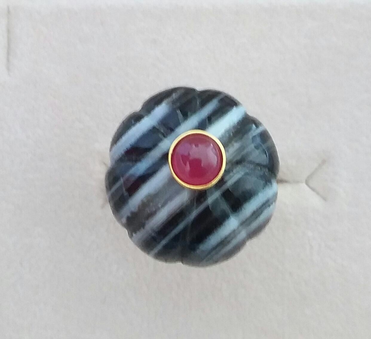 Banded Black Onyx Turban Fashion Ring Ruby Cabochon 14 Karat Solid Yellow Gold For Sale 3