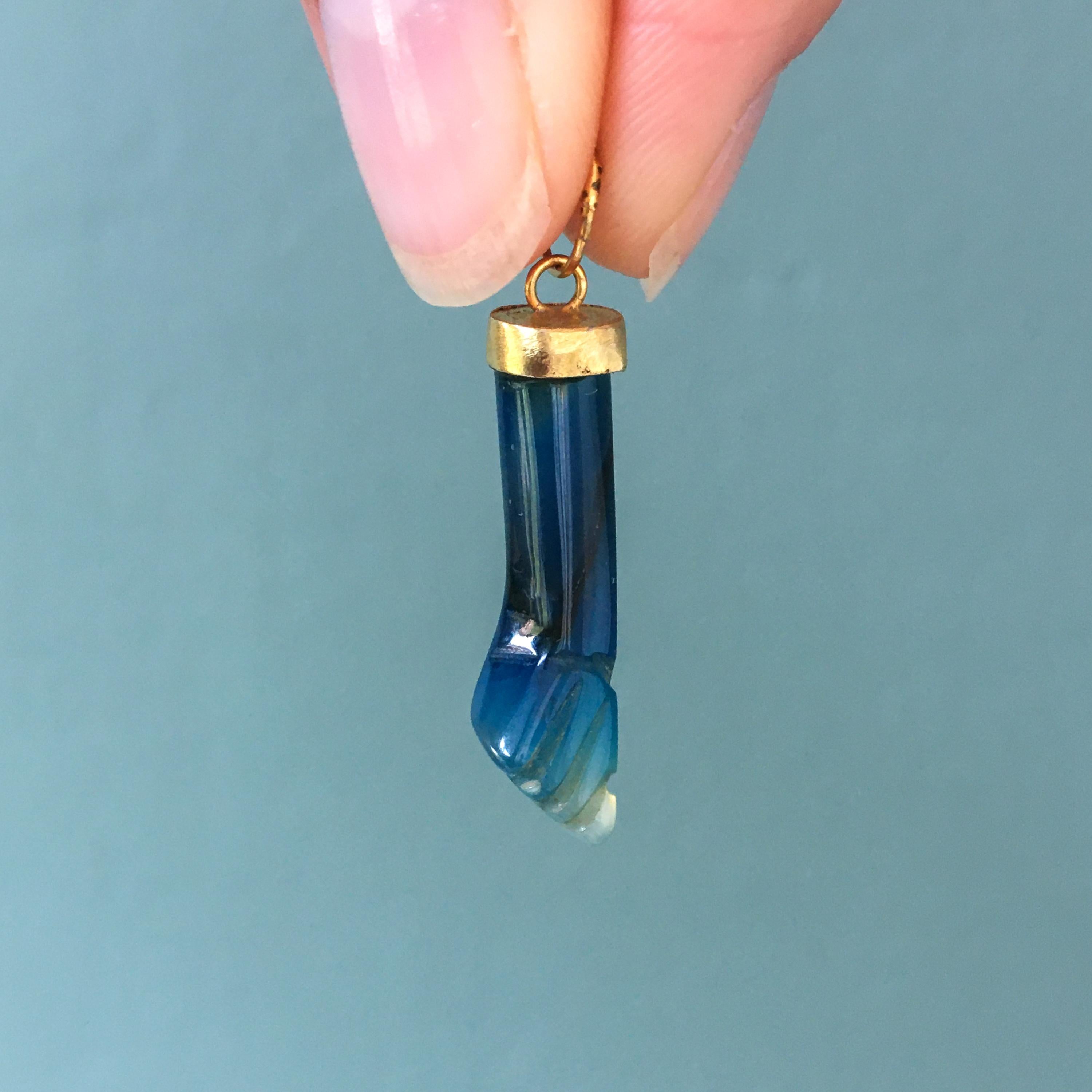 Taille mixte Mano Figa Pendentif breloque en agate bleue orné d'anneaux en vente