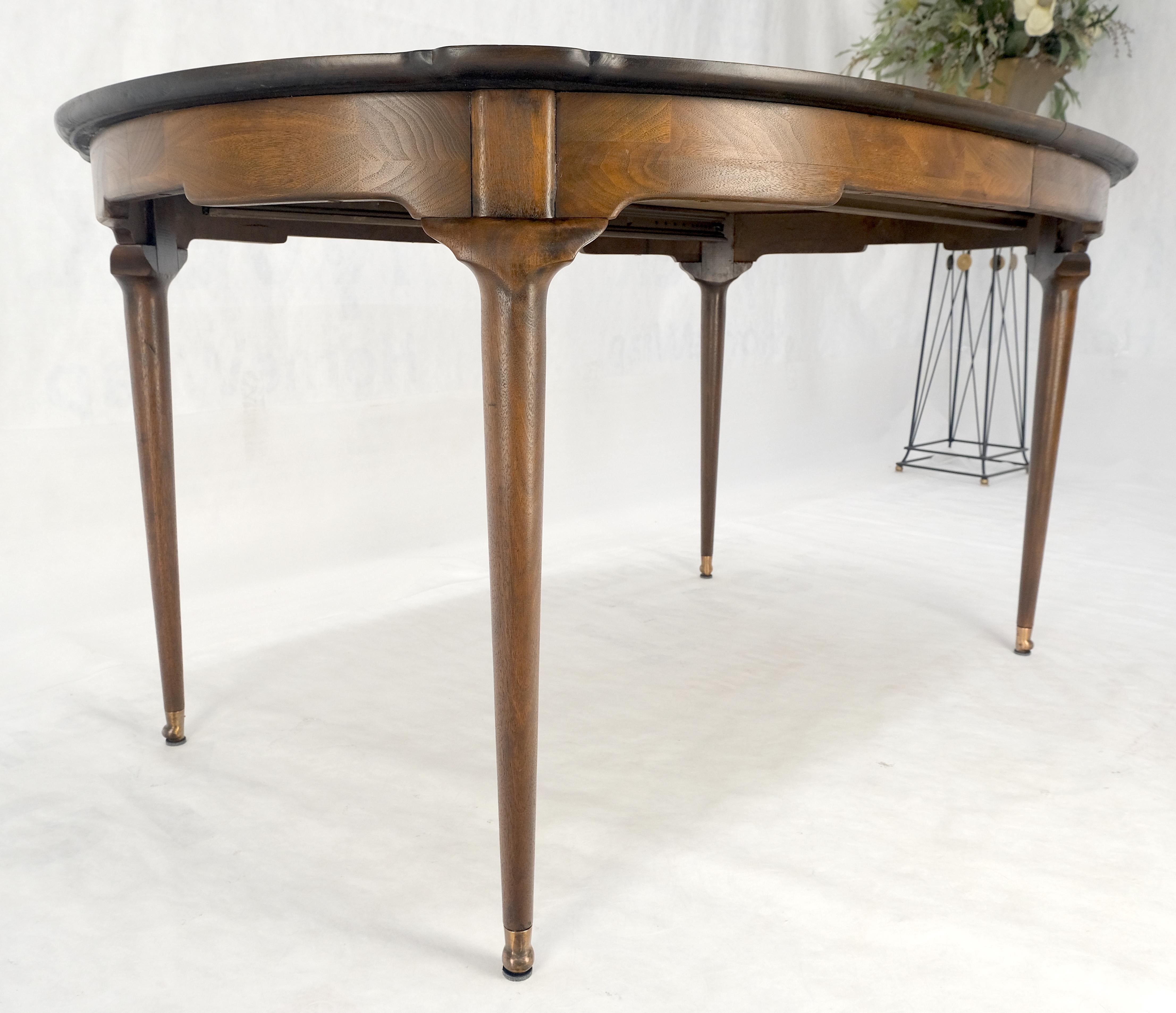 Ronce de noyer flammé ovale à trois feuilles  Table de conférence MINT ! en vente 3