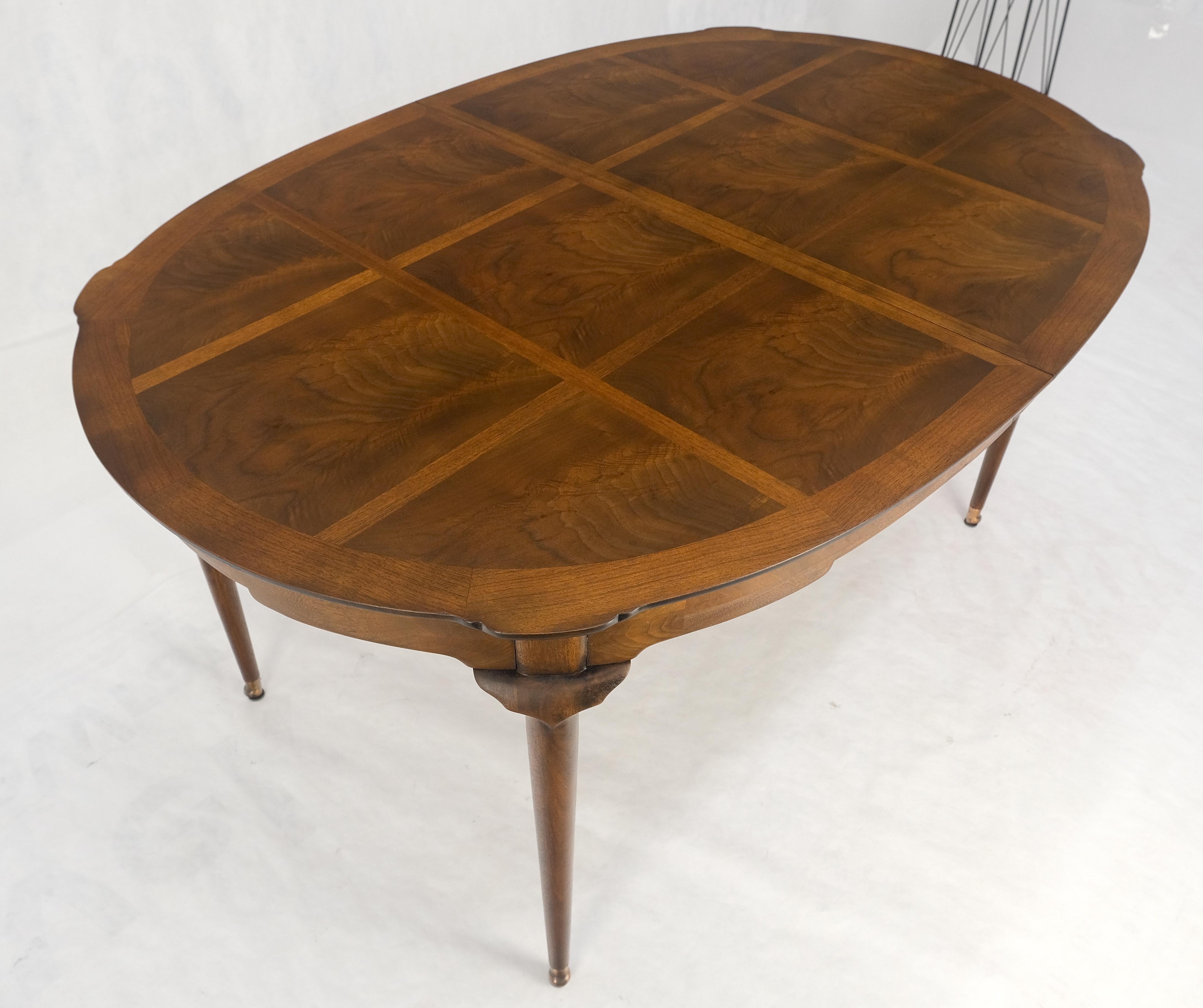Ronce de noyer flammé ovale à trois feuilles  Table de conférence MINT ! en vente 4
