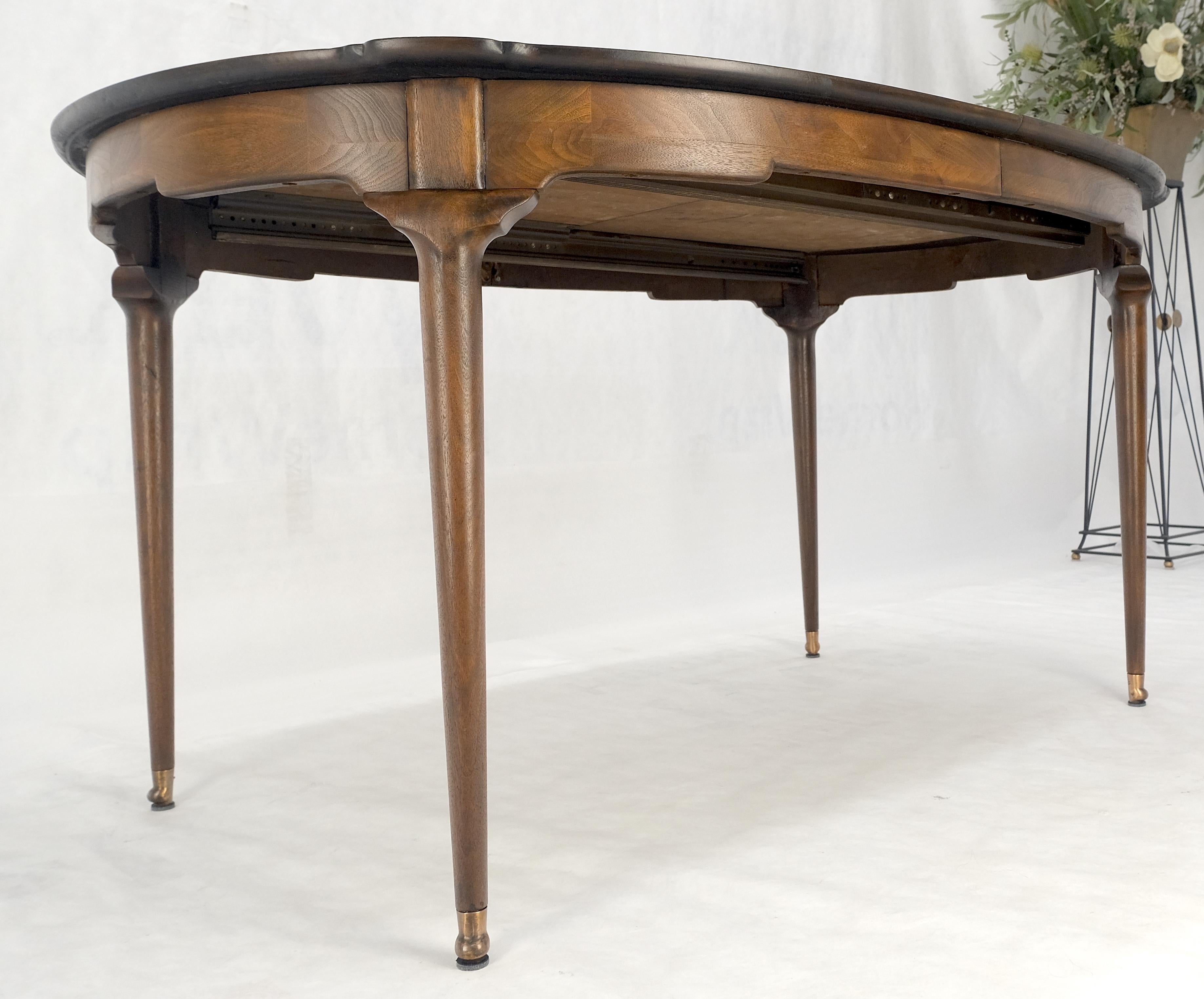 Ronce de noyer flammé ovale à trois feuilles  Table de conférence MINT ! en vente 5