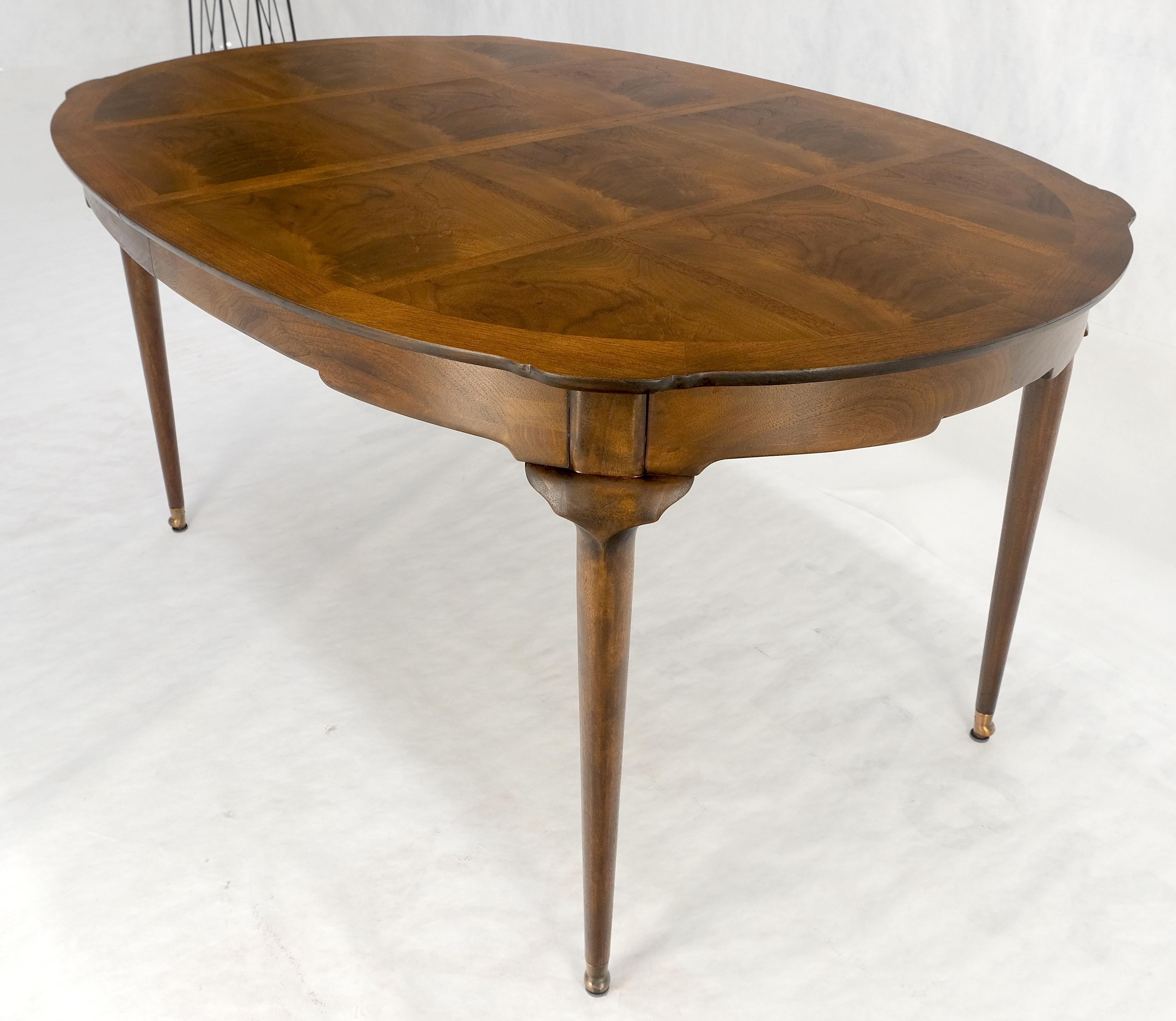 Ronce de noyer flammé ovale à trois feuilles  Table de conférence MINT ! en vente 6
