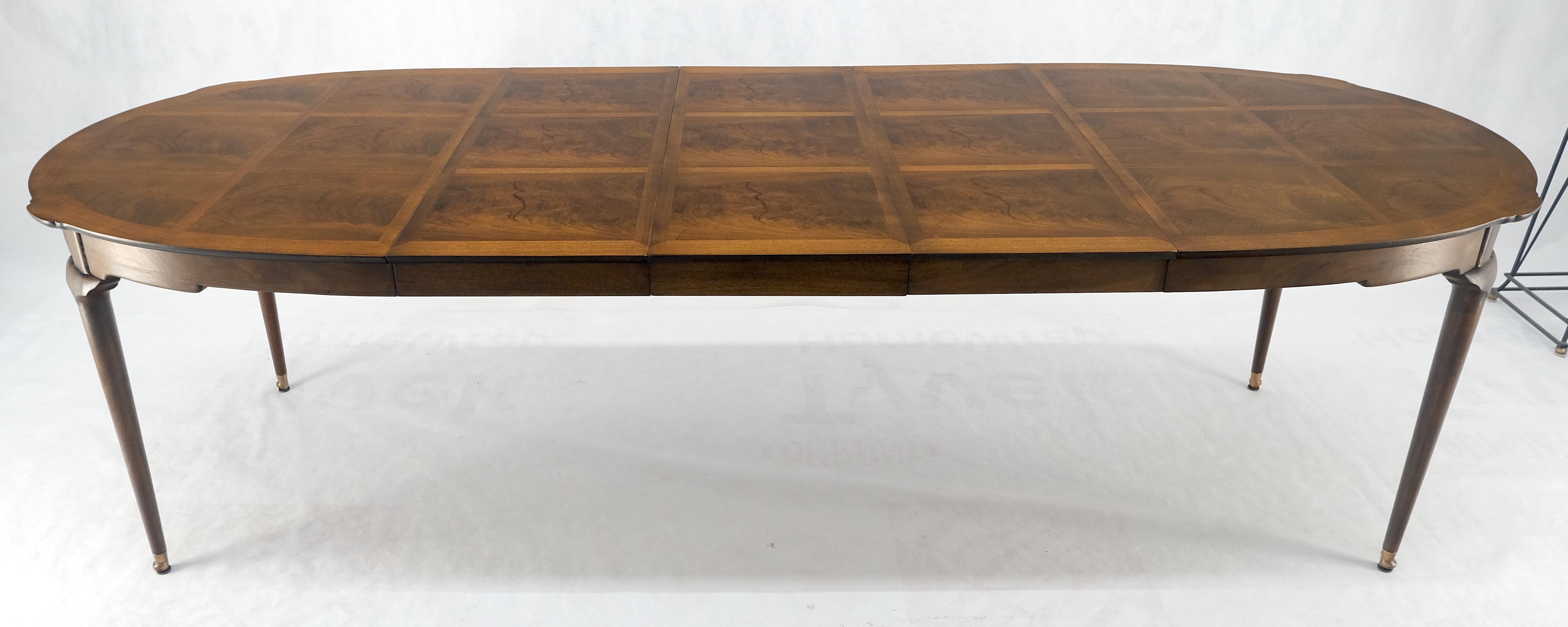 Ronce de noyer flammé ovale à trois feuilles  Table de conférence MINT ! en vente 10