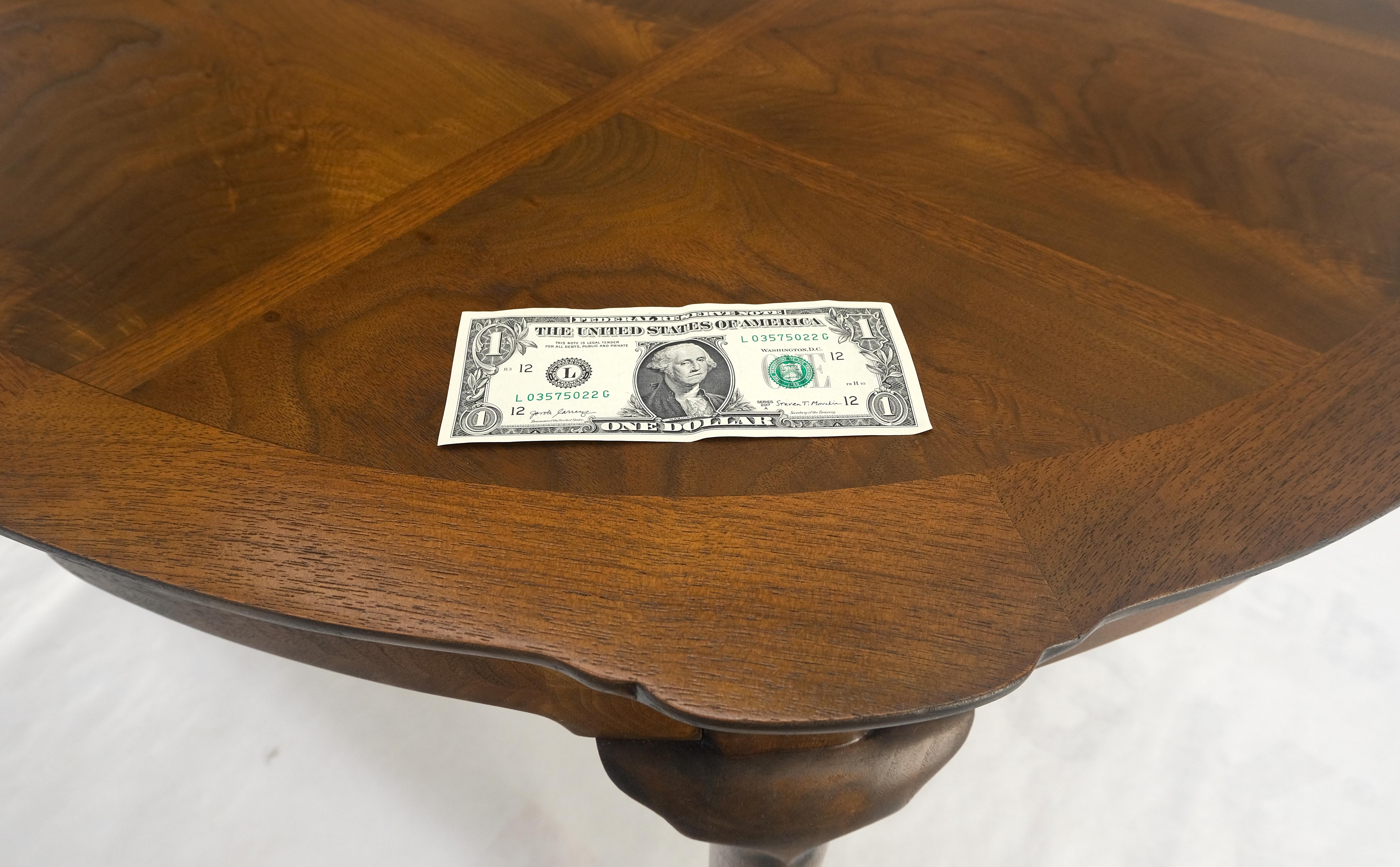 Ronce de noyer flammé ovale à trois feuilles  Table de conférence MINT ! en vente 11