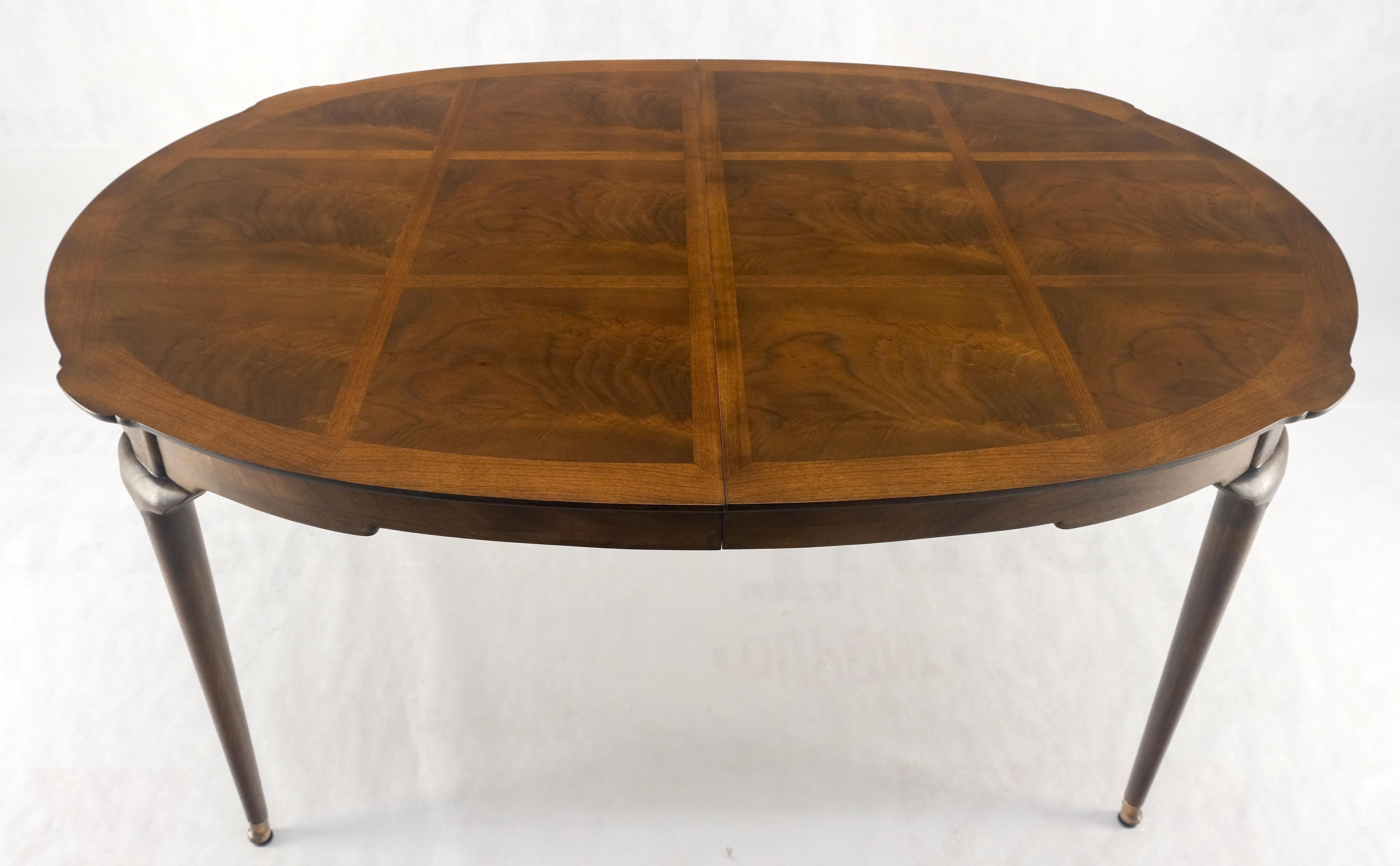 Ronce de noyer flammé ovale à trois feuilles  Table de conférence MINT !
3 feuilles de table de 15